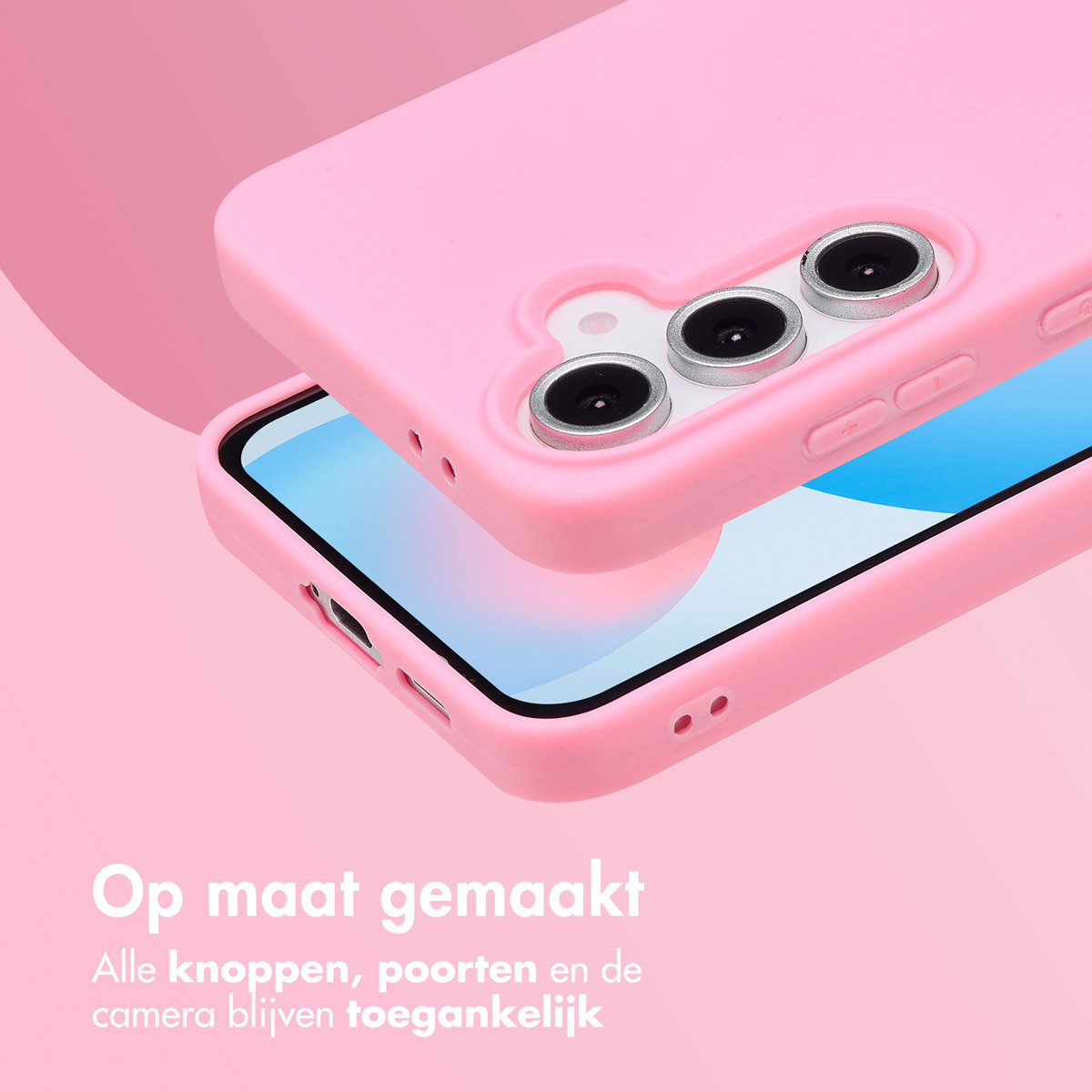 Roze telefoonhoes op roze achtergrond. Camera en knoppen zichtbaar. Tekst onderaan.