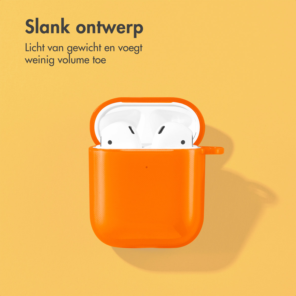 AirPods in an orange case on an orange background. Text in Dutch is shown.