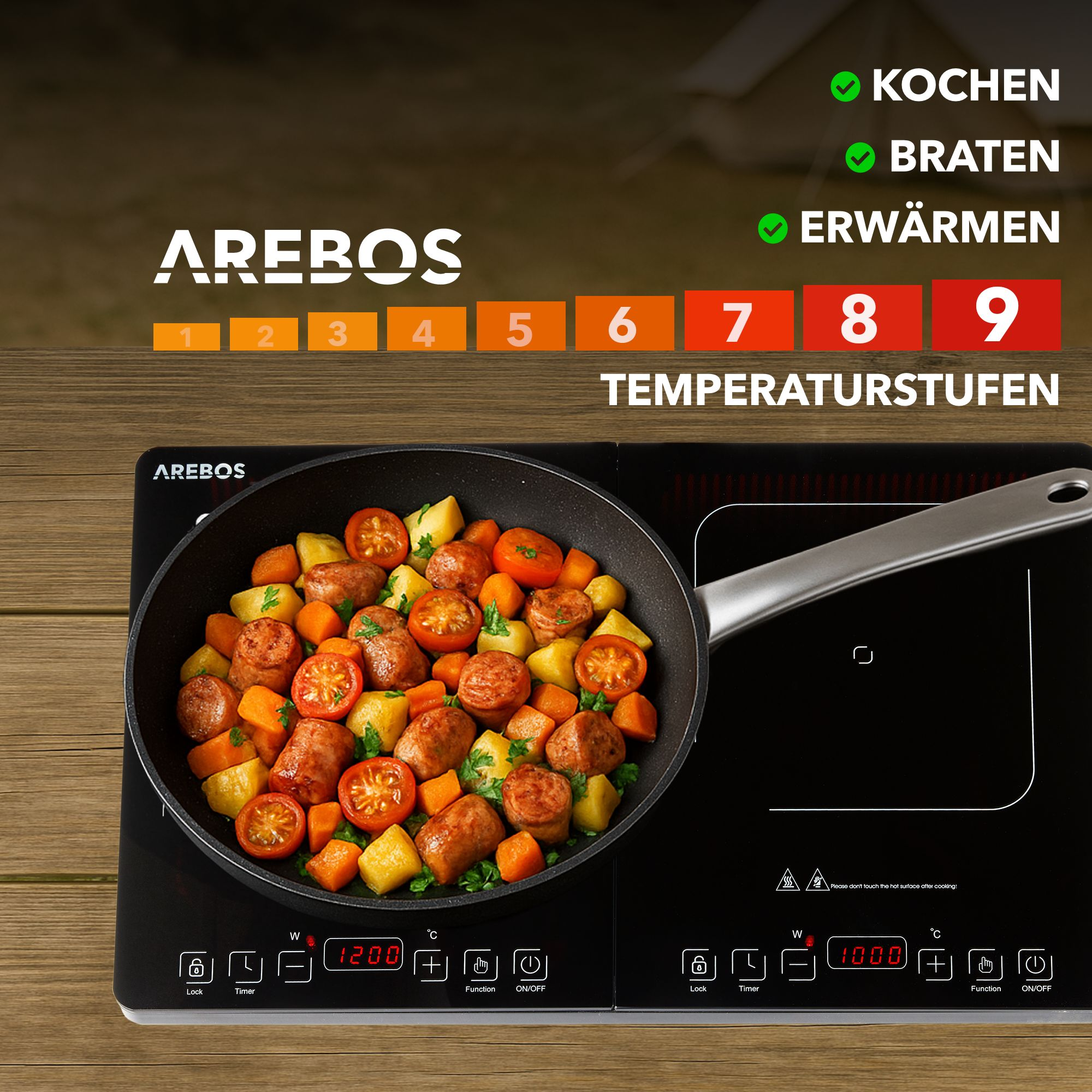 Ein schwarzes Induktionskochfeld mit einer Pfanne mit gekochtem Essen. Text zeigt Kochen, Braten und Erwärmen an. Arebos-Logo und Temperatureinstellungen sind sichtbar.