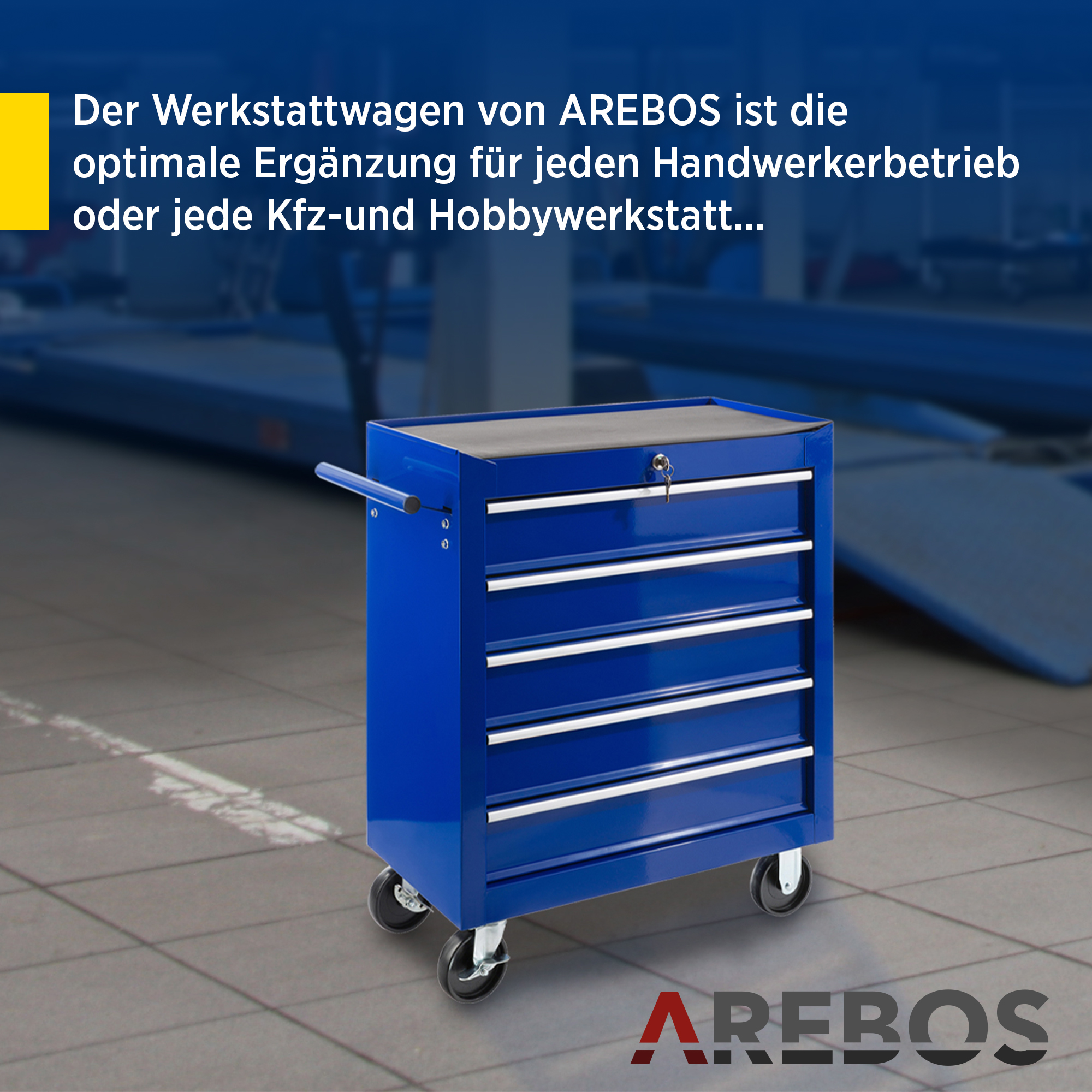 Ein blauer Werkzeugwagen mit Schubladen, Chromgriffen und einem Schloss auf einem grauen Boden.