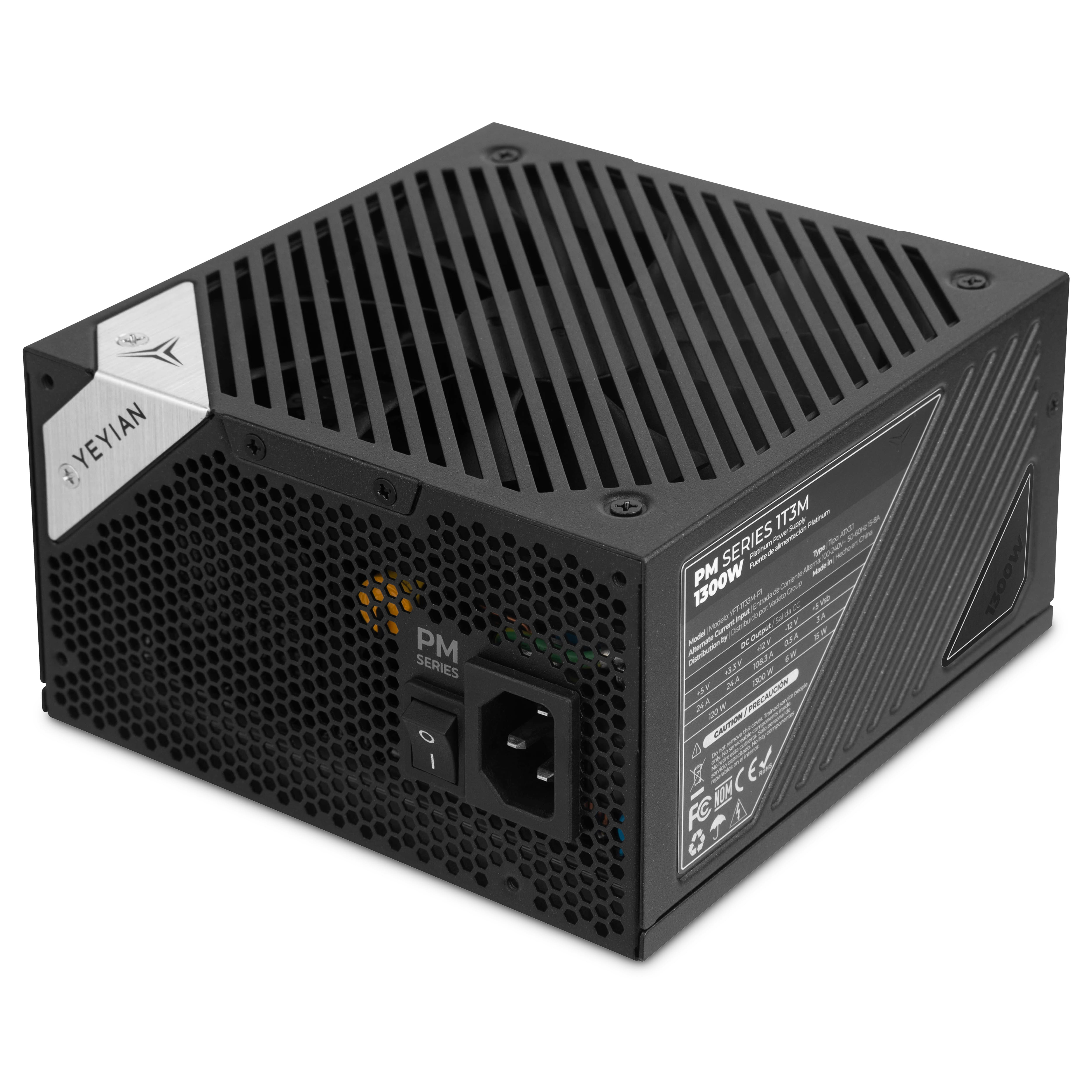 Fuente de alimentación negra con ventilación en ángulo, interruptor y conectores. Vista superior, con logo.