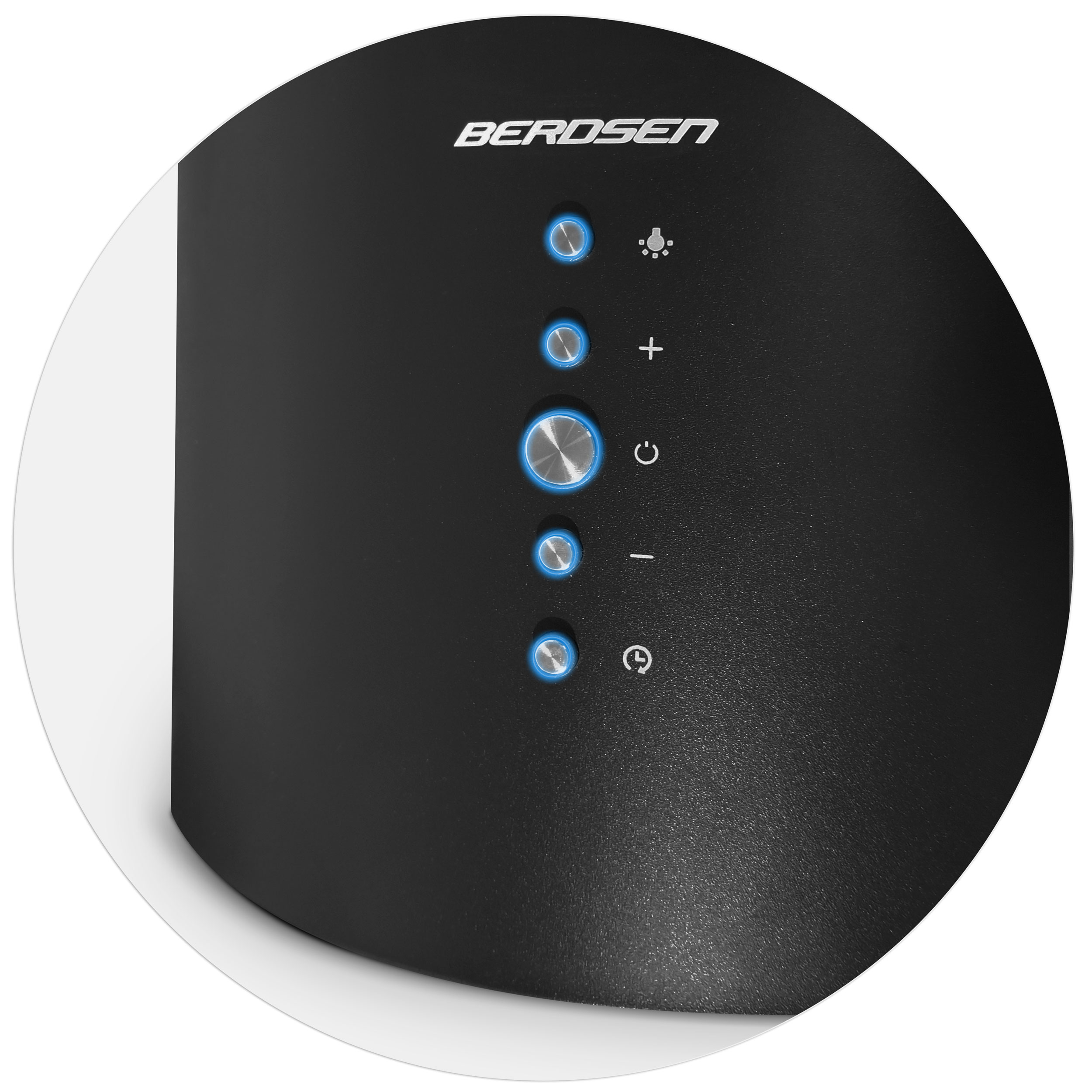 Zbliżenie panelu sterowania czarnego okapu. Pokazuje przyciski i światła.