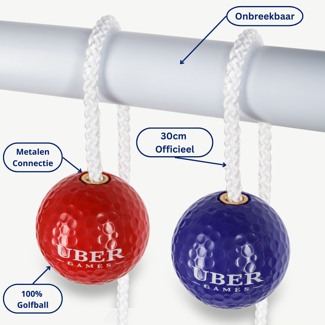 Zwei Golfbälle an Schnüren. Rot und blau. Text: 100% Golfball, Metallanschluss, 30cm Officieel.
