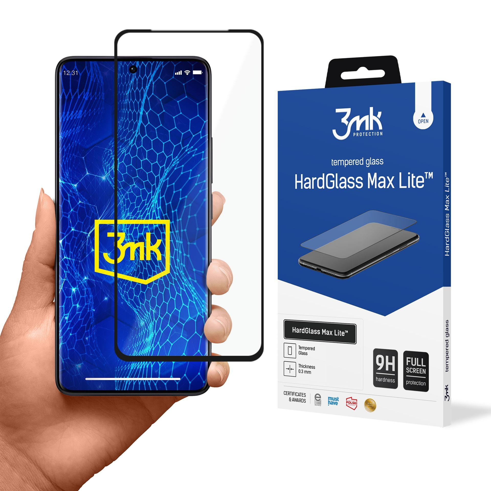 Mano che tiene un telefono con una protezione schermo accanto a una scatola. La scatola ha il marchio 3mk e il nome del prodotto HardGlass Max Lite.