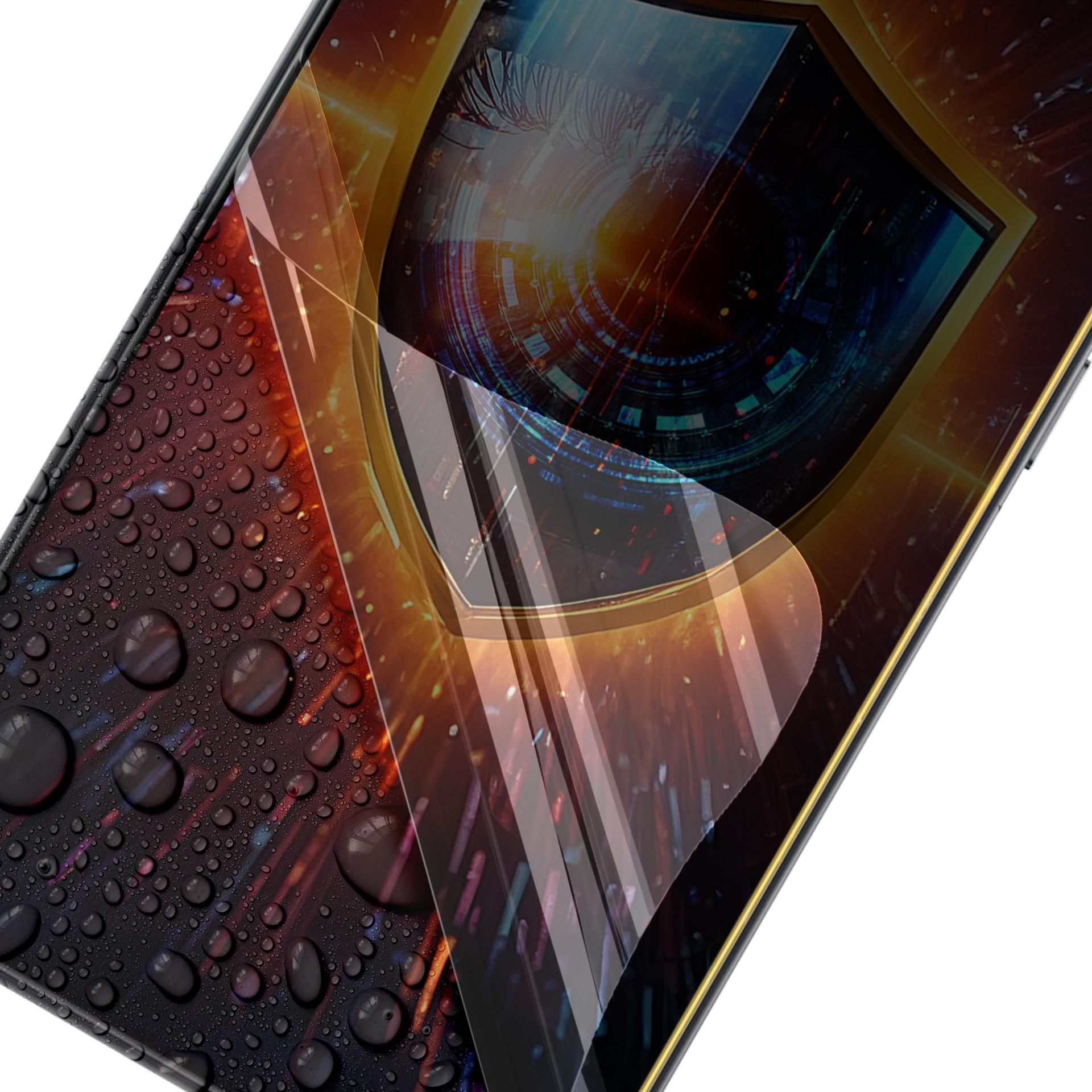 Schermo del telefono con gocce d'acqua. La sovrapposizione mostra un occhio all'interno di un design a scudo, con schemi di dati. Rifinitura dorata.