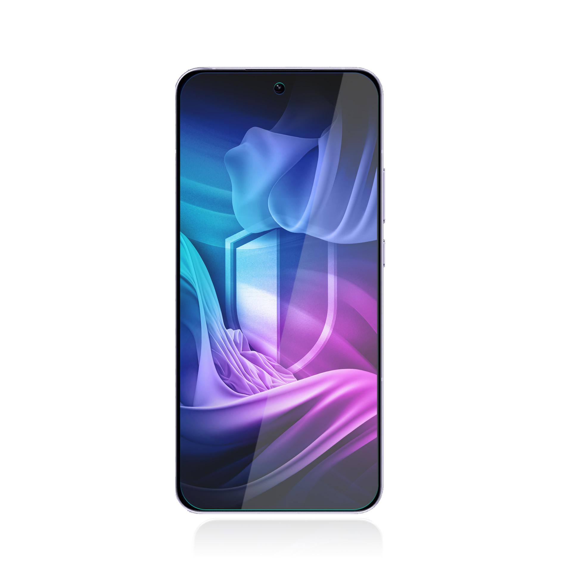 Smartphone con schermo che mostra un design digitale con colori blu, viola e bianco. Su sfondo bianco.