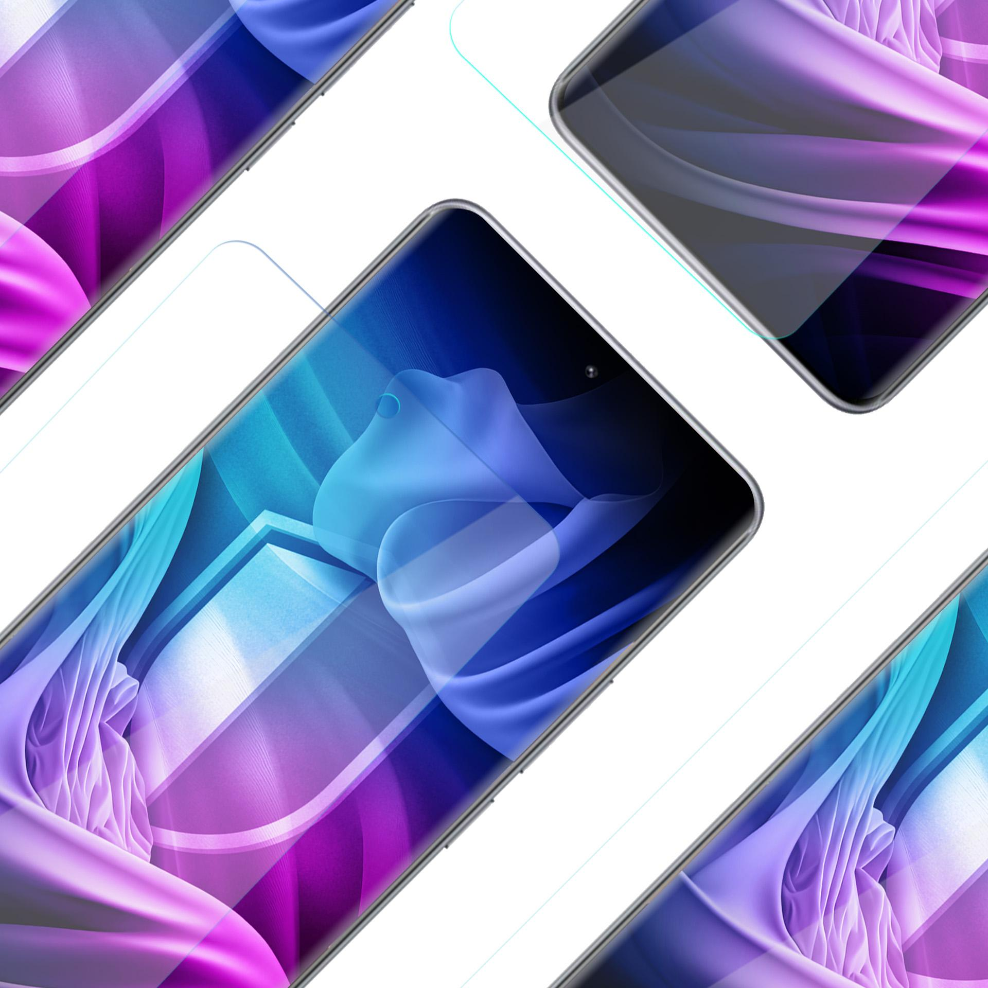 Cztery smartfony z zakrzywionymi ekranami, wyświetlające abstrakcyjne niebieskie, fioletowe i różowe wzory, ułożone po przekątnej na białym tle.