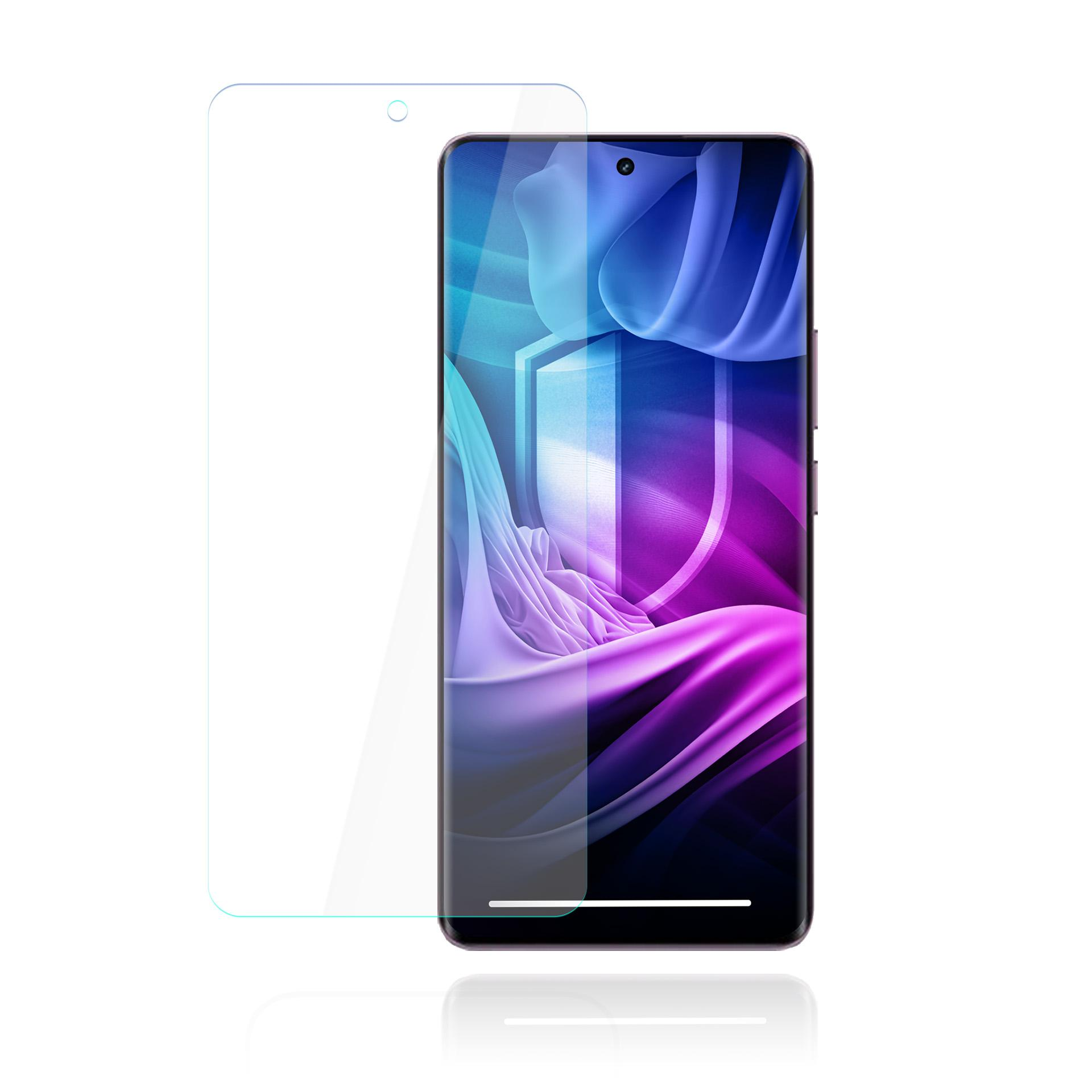 Un telefono con protezione schermo. Il telefono mostra un'immagine astratta colorata. Lo sfondo è bianco.