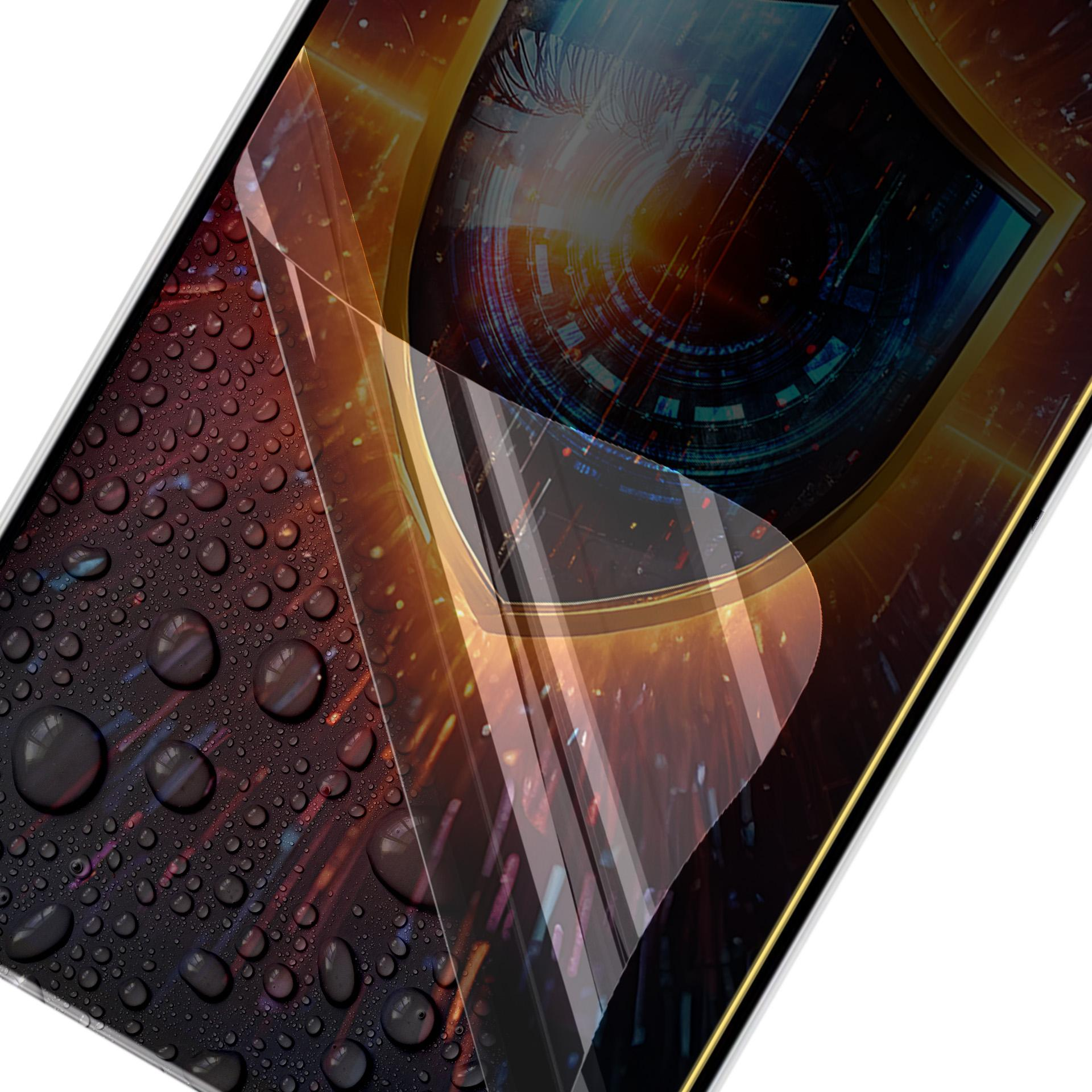 Schermo di smartphone con gocce d'acqua. Grafica dell'occhio digitale sovrapposta allo schermo. Contorno oro e bianco.