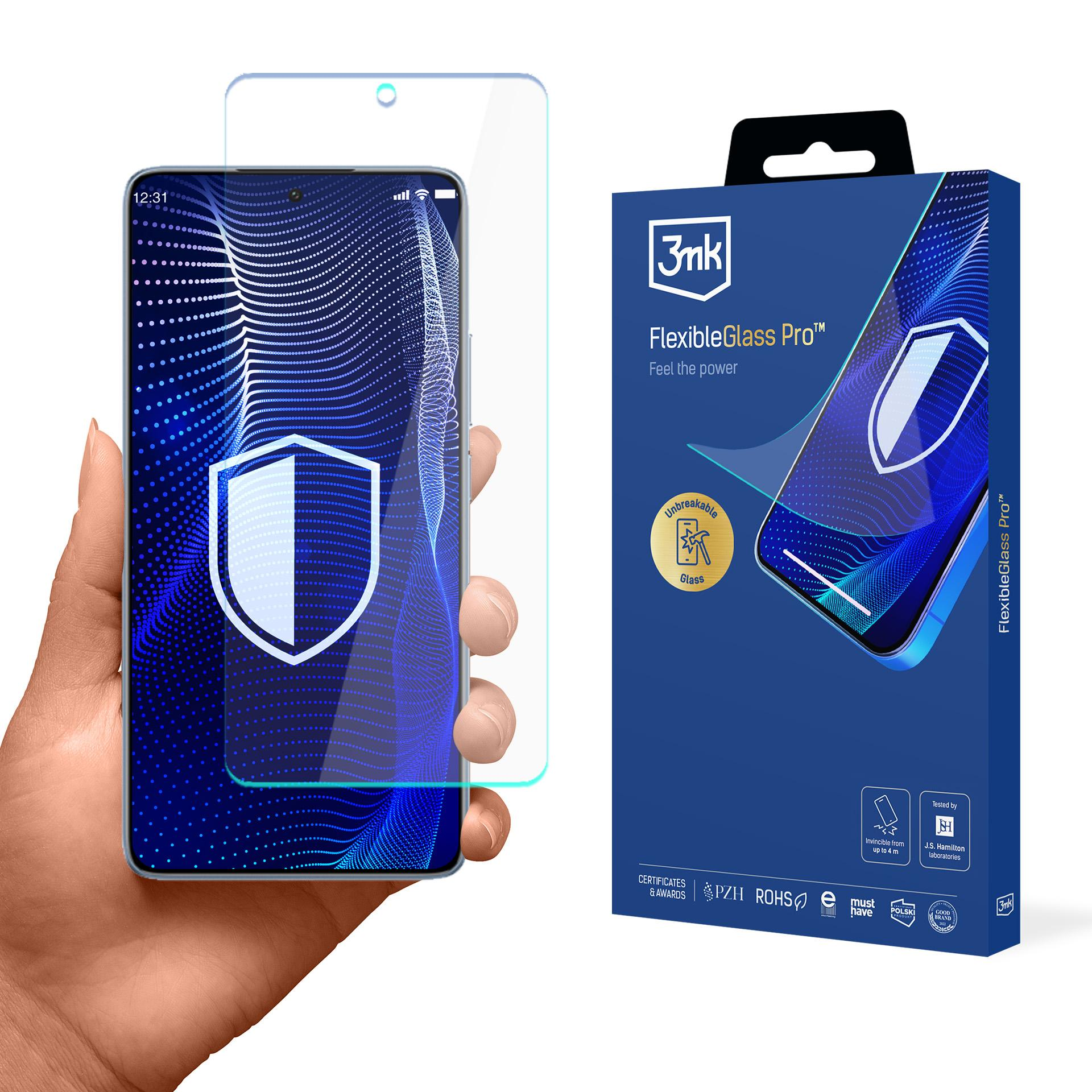 Una mano tiene un telefono con protezione schermo. A destra c'è una scatola di FlexibleGlass Pro. Entrambi su una superficie bianca.