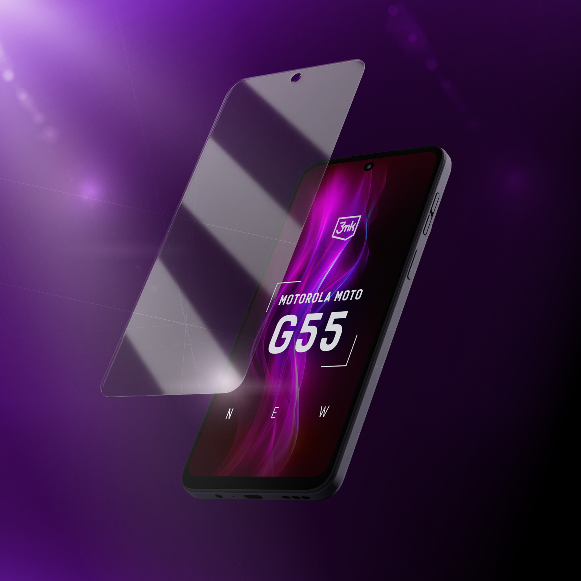 Uno smartphone con protezione schermo. Il telefono è nero con il logo Motorola Moto G55. Lo sfondo è viola.