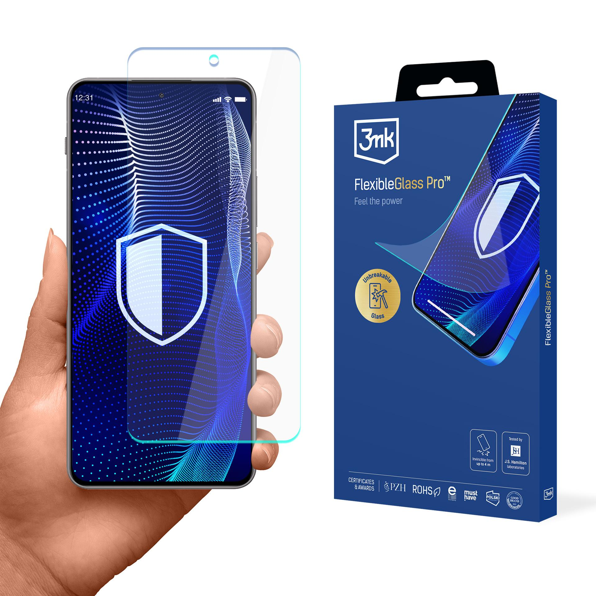 Mano che tiene un telefono con protezione schermo. Una scatola blu con il nome del prodotto è a destra.