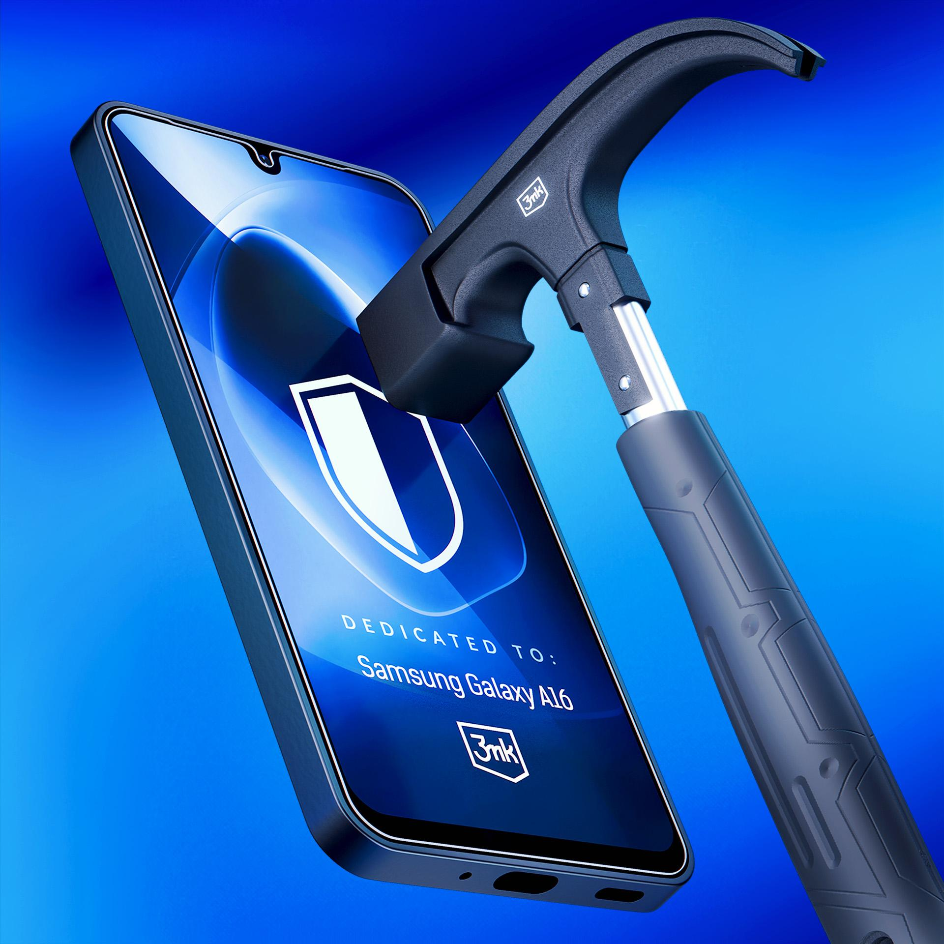 Młotek uderza w ekran telefonu. Na ekranie ikona tarczy i napis 'Dedicated to: Samsung Galaxy A16'.