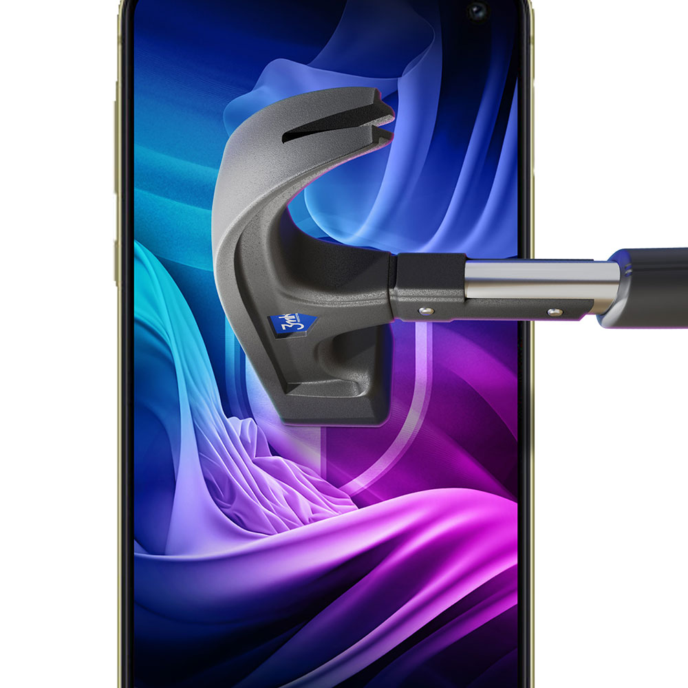 Uno schermo del telefono viene testato con un martello. Lo schermo mostra un design astratto blu e viola.