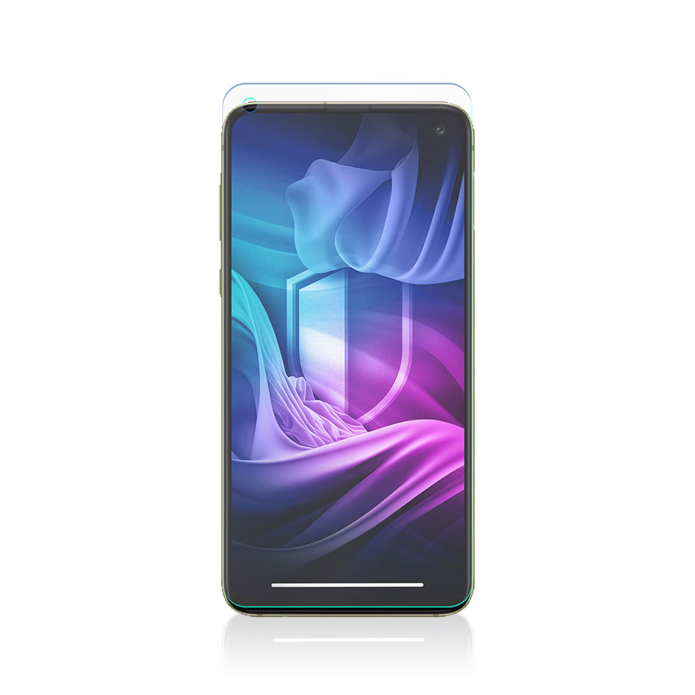 Uno smartphone con protezione schermo, mostra un grafico di scudo su sfondo blu e rosa, su superficie bianca.