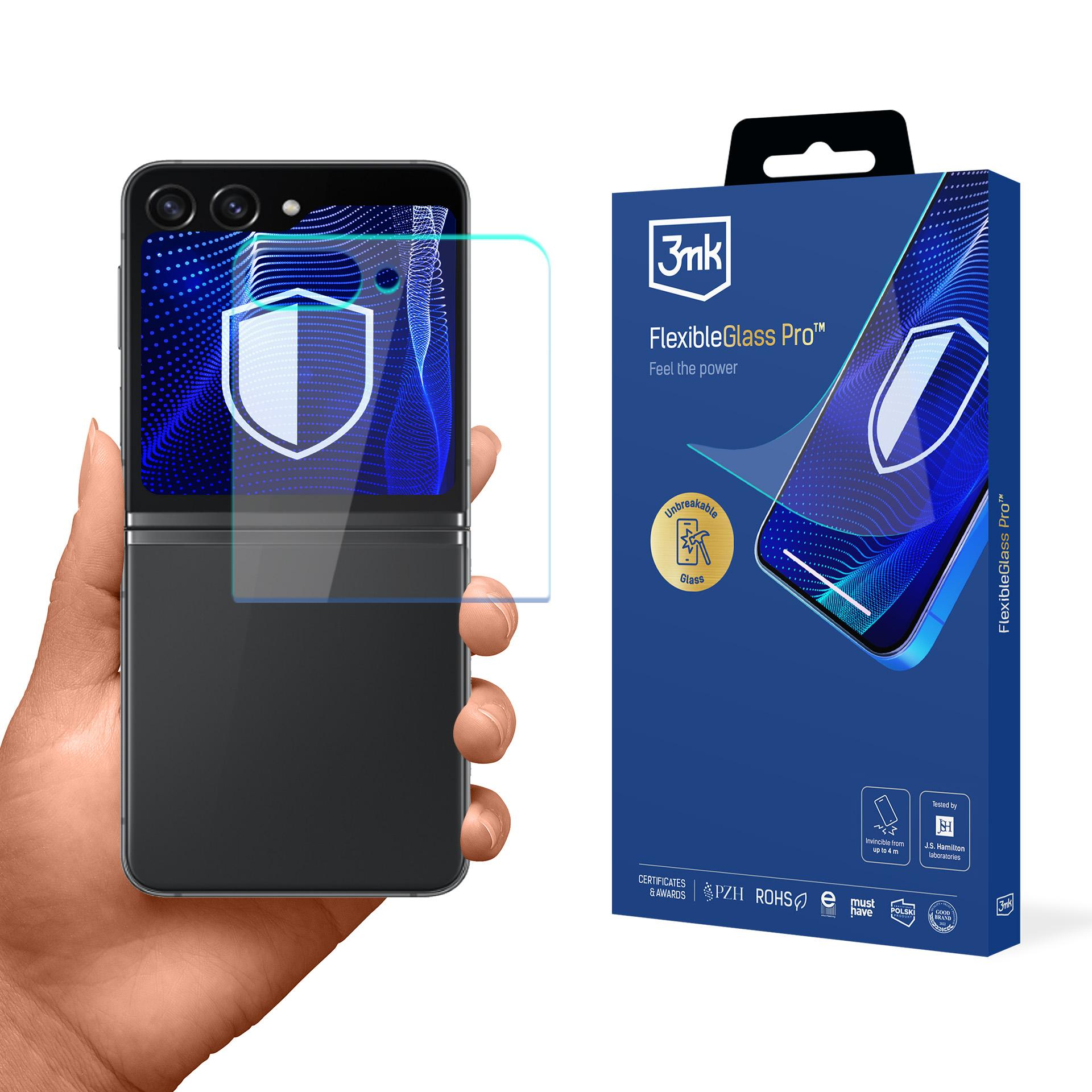 Dłoń trzyma składany telefon z ochraniaczem ekranu, obok pudełka produktu 'FlexibleGlass Pro'.