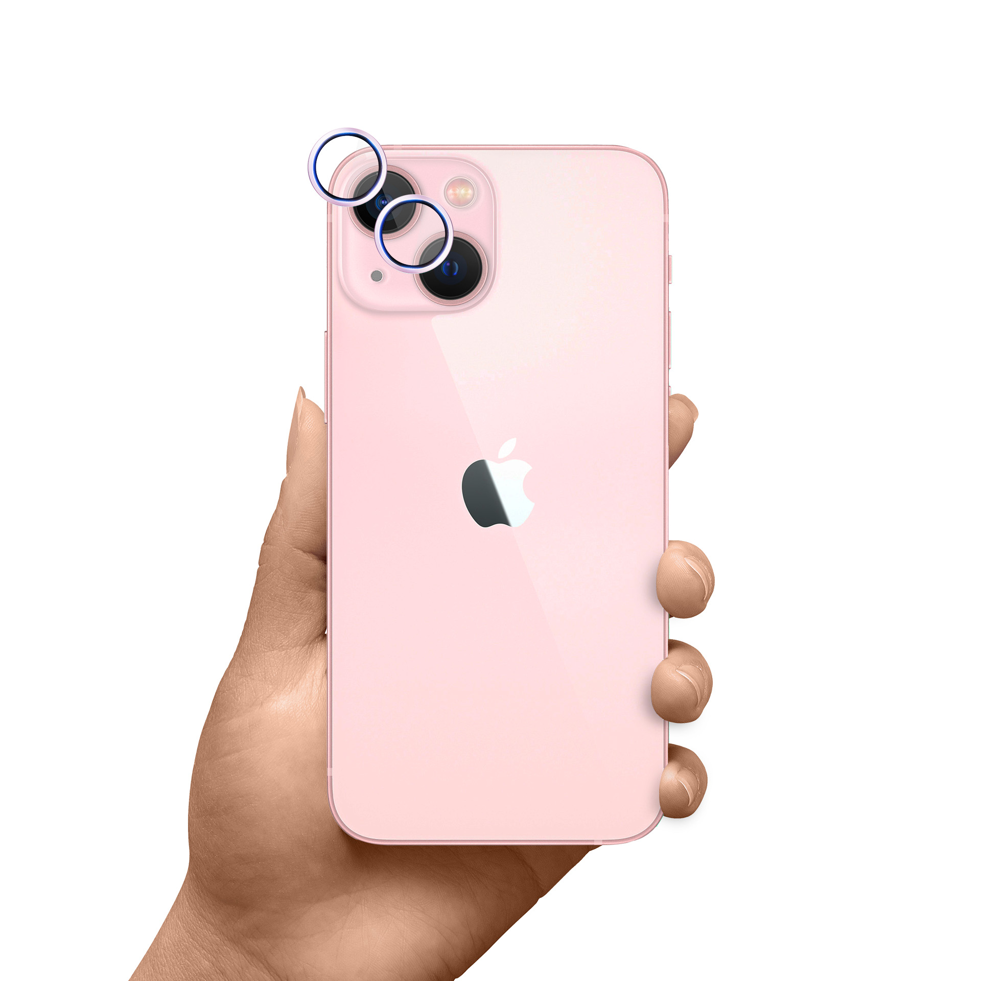 Różowy iPhone trzymany w dłoni. Telefon ma trzy obiektywy na górze. Widoczne logo Apple. Białe tło.