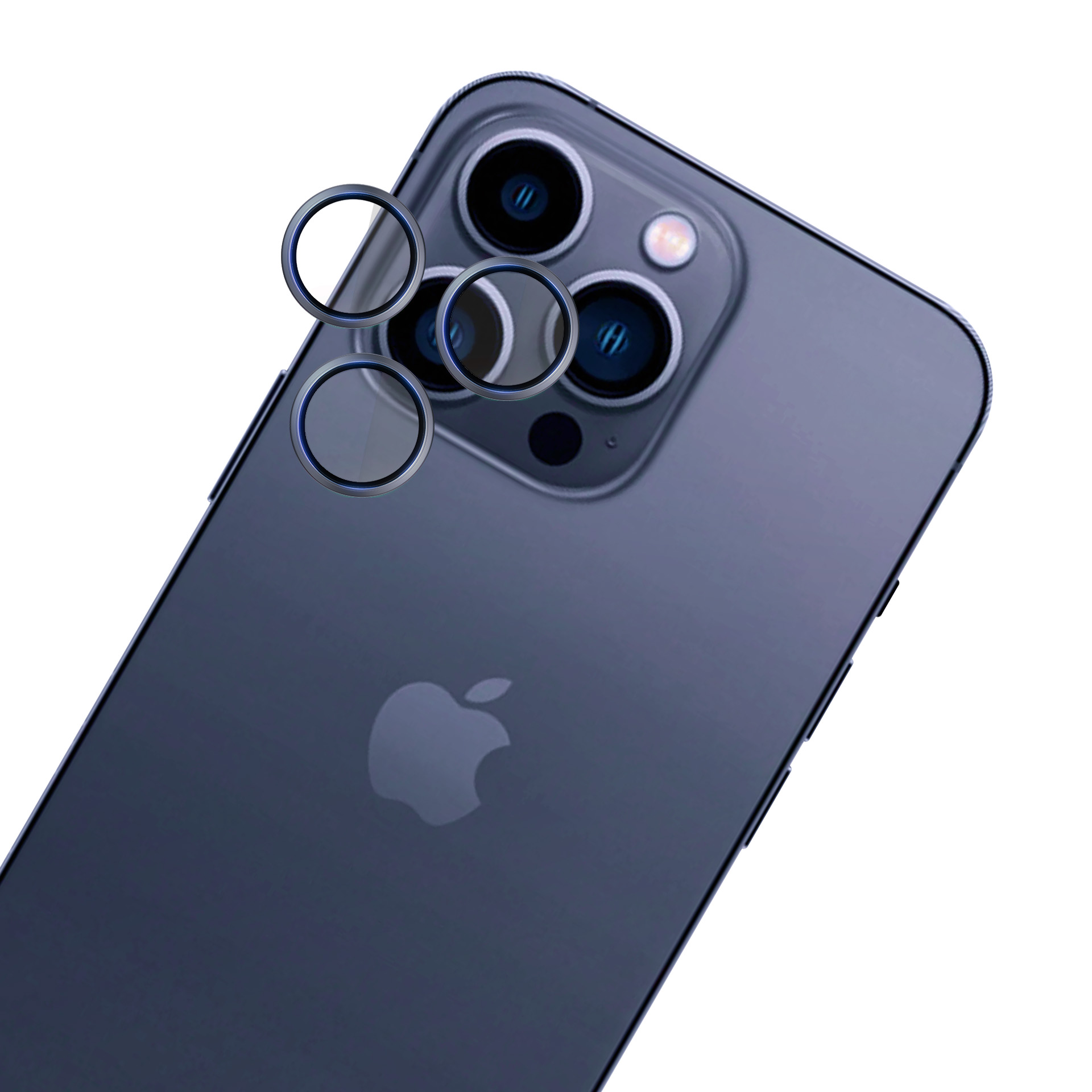 Un iPhone blu scuro con protezioni per lenti sul retro. Il logo Apple è visibile. Le lenti della fotocamera sono prominenti.