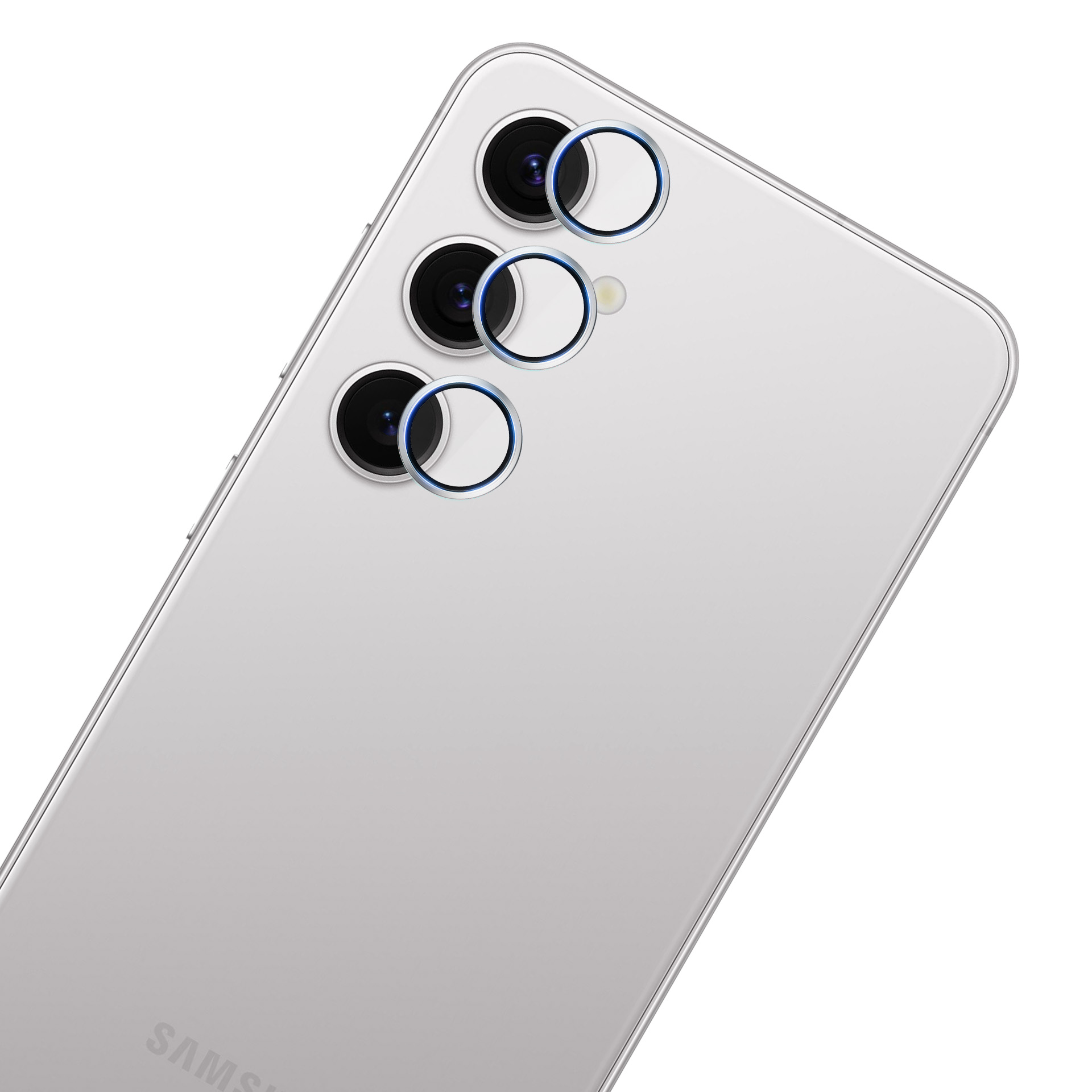 Un telefono argentato con protezioni per la fotocamera. Sono visibili tre obiettivi. Il telefono è angolato, mostrando il retro e il logo Samsung.