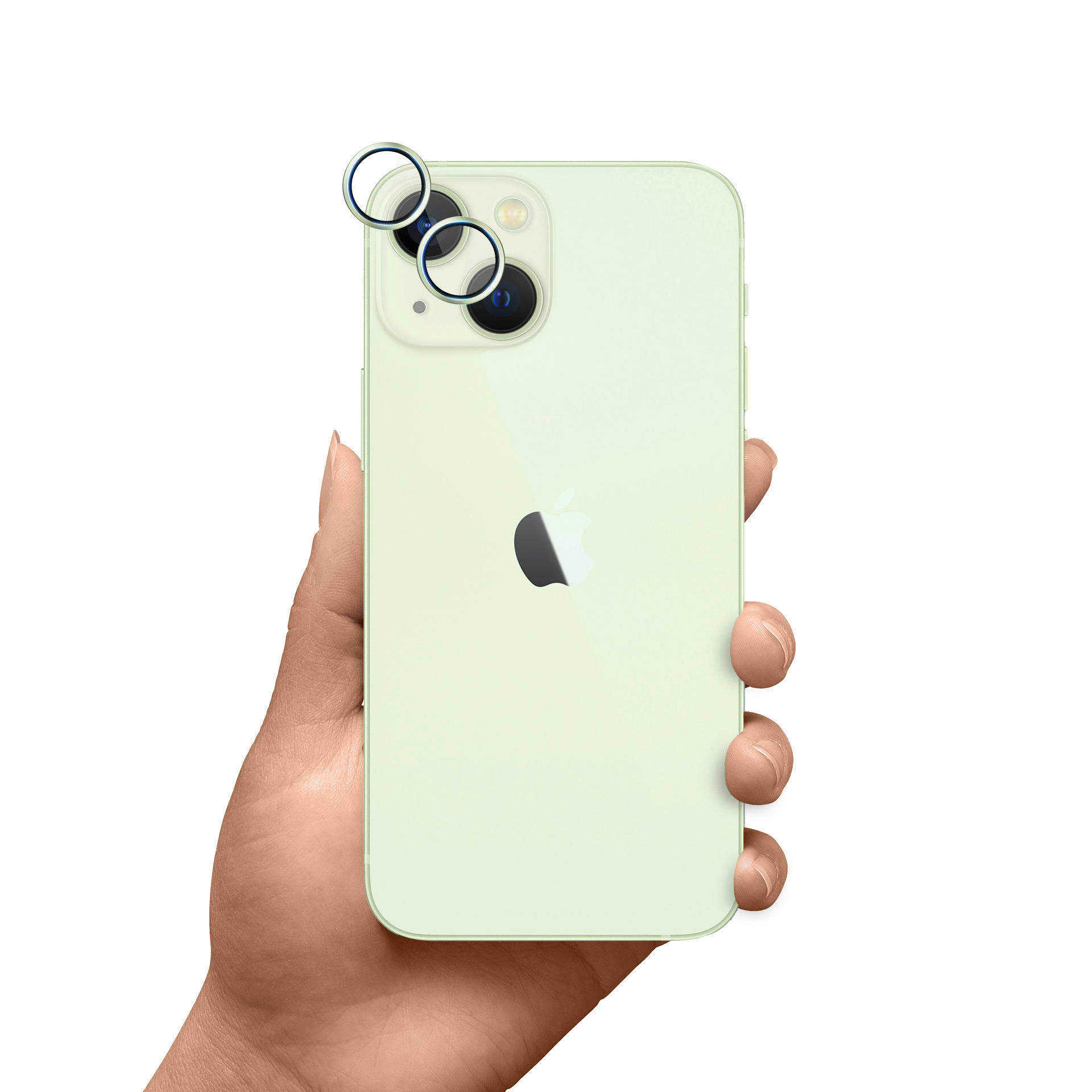 Mano che tiene un iPhone verde chiaro. Sono visibili tre obiettivi della fotocamera, insieme al logo Apple. Sfondo bianco.