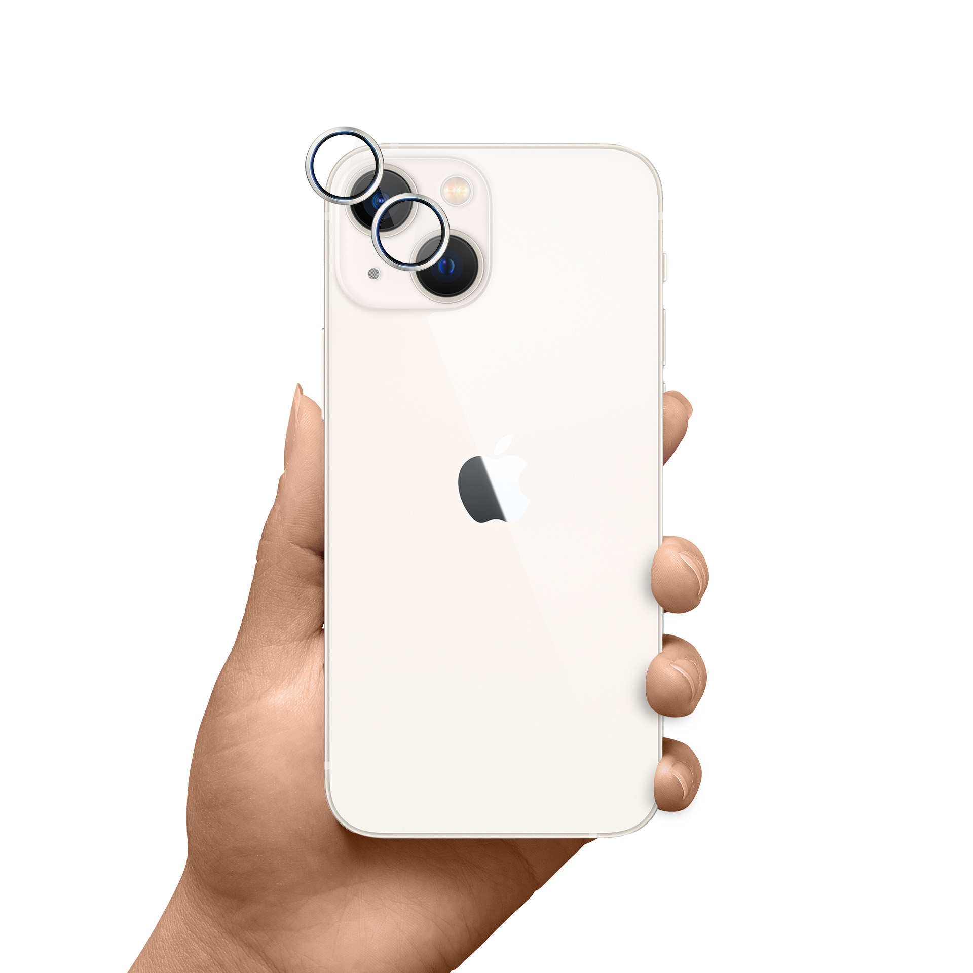 Ręka trzyma biały iPhone z potrójnym obiektywem. Logo Apple jest widoczne. Dodano osłony obiektywu.