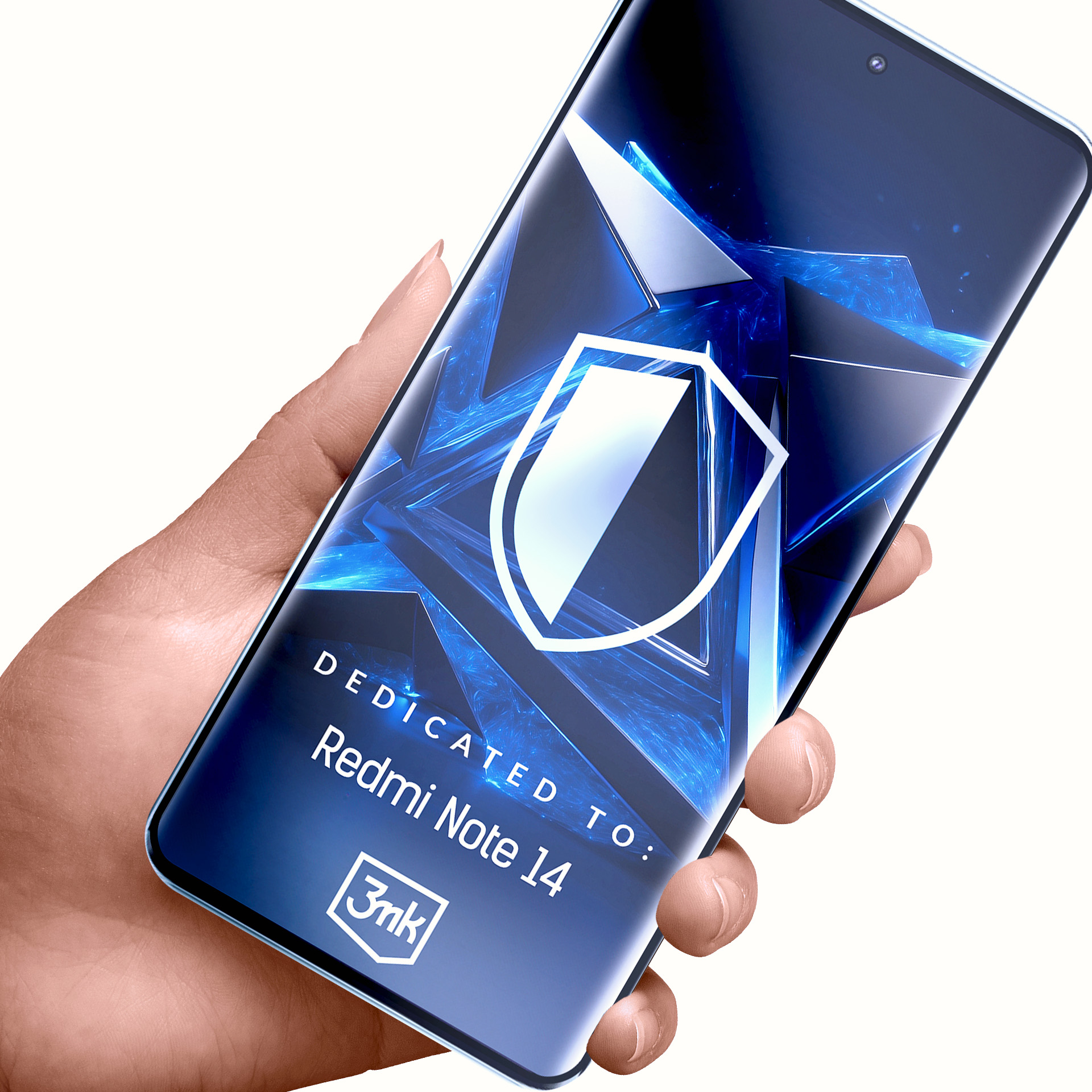Una mano tiene uno smartphone che mostra una grafica blu e il testo: Dedicated to Redmi Note 14. Il telefono ha un logo a scudo bianco.