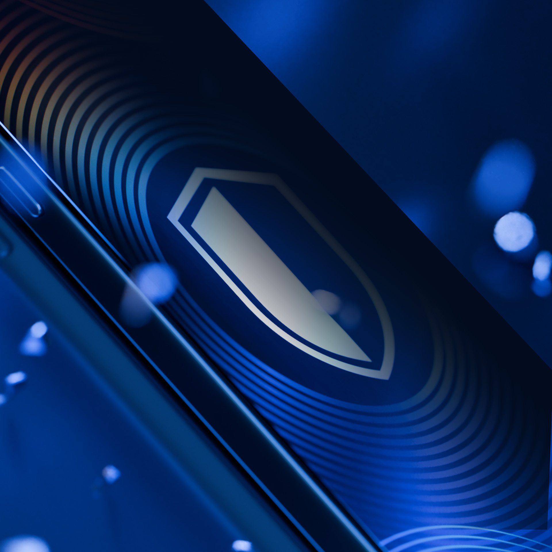 Ekran telefonu wyświetla ikonę tarczy. Tło jest niebieskie z efektami bokeh. Telefon jest pod kątem z ciemną ramką.