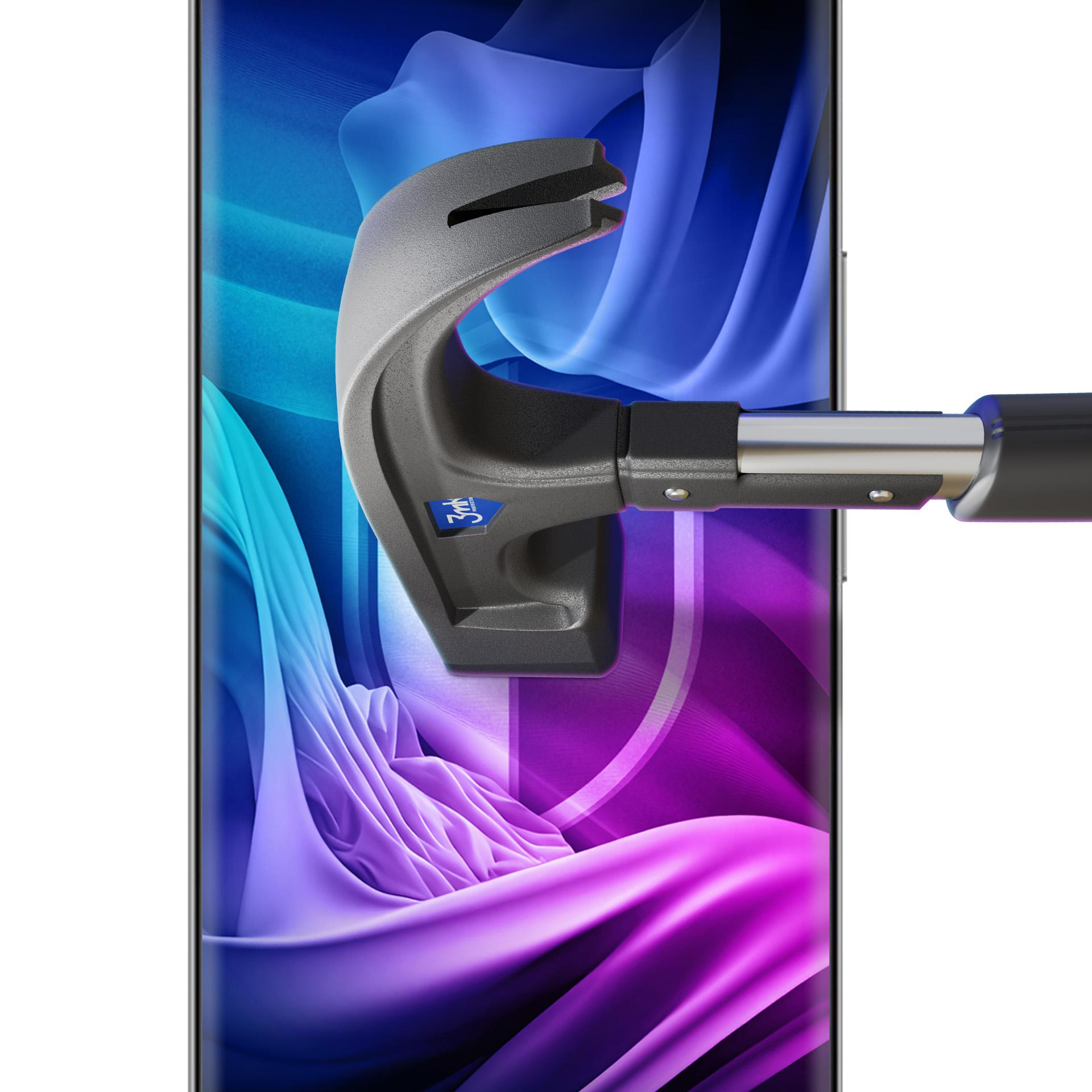 Młotek uderza w ekran telefonu. Telefon ma kolorowe tło. Młotek jest szary i ma niebieskie logo.