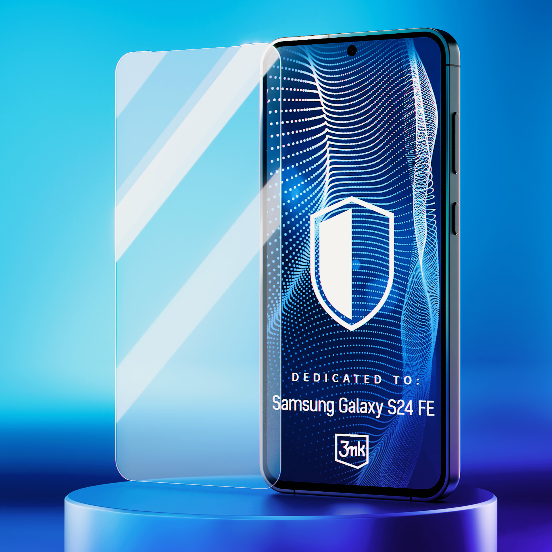 Smartphone con protezione schermo, sfondo blu. Il telefono mostra l'icona scudo, testo "Samsung Galaxy S24 FE".