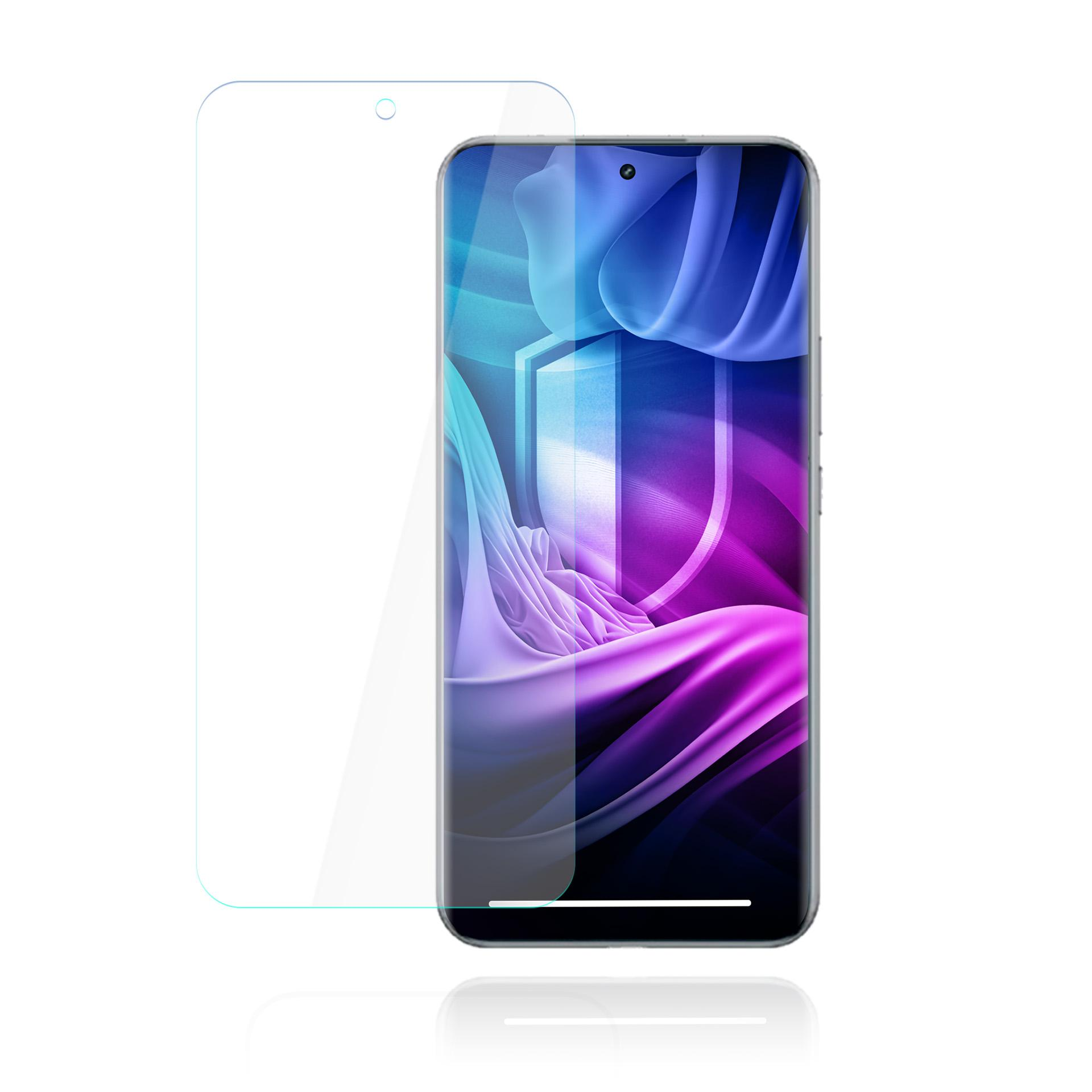 Uno smartphone con protezione schermo. Il telefono mostra un'immagine astratta blu, viola e bianca. La protezione è trasparente.