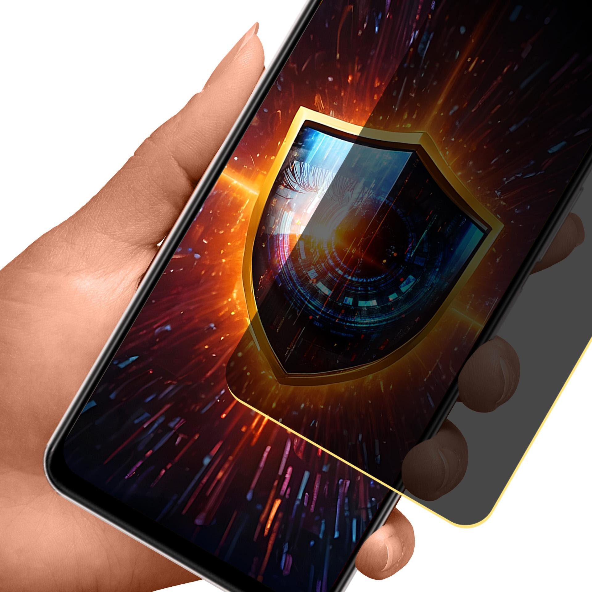 Una mano tiene un telefono con un'icona a scudo sullo schermo. Lo sfondo è un'esplosione di luce arancione e rossa.