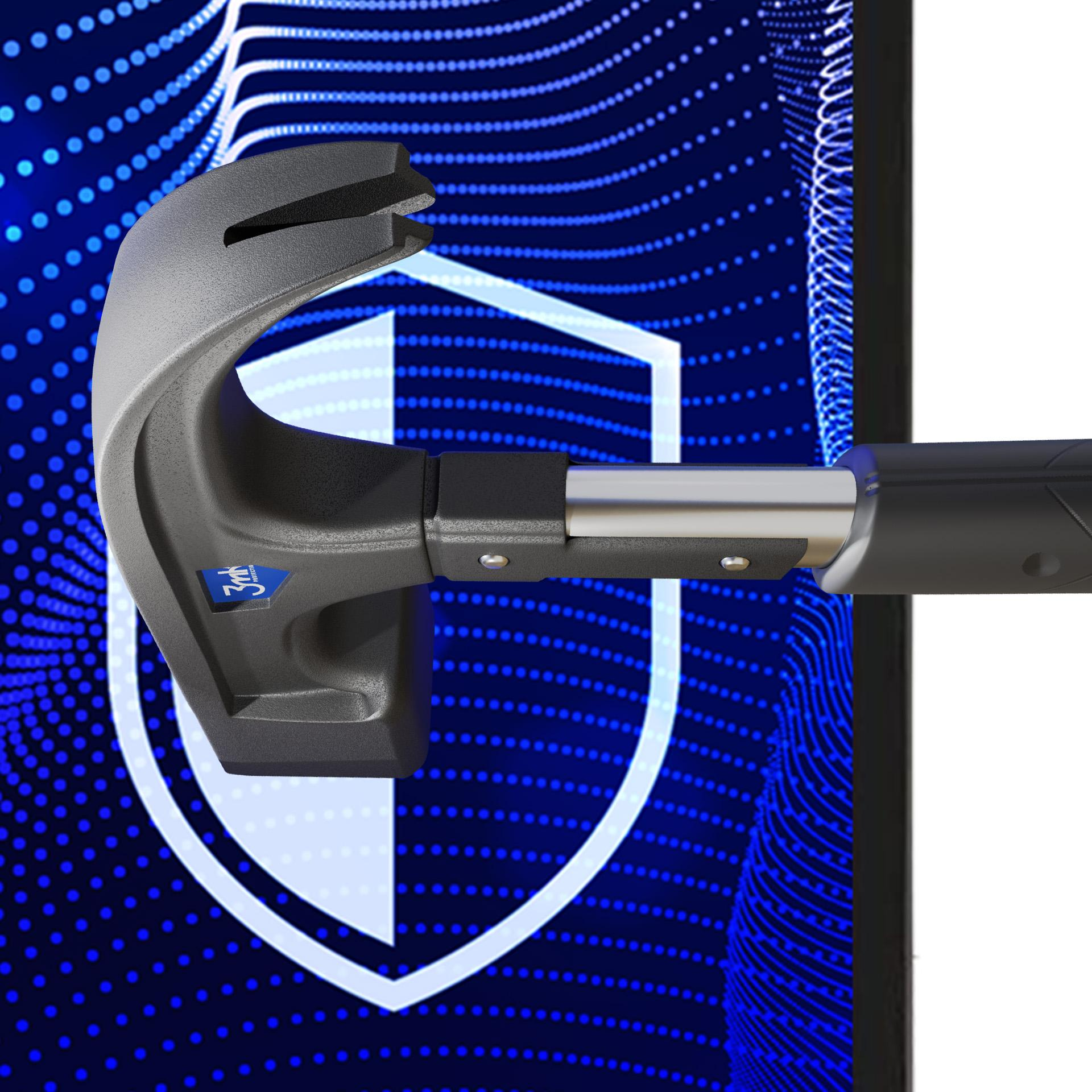 Młotek na niebieskim cyfrowym tle z tarczą. Młotek wygląda, jakby miał uderzyć w tarczę.