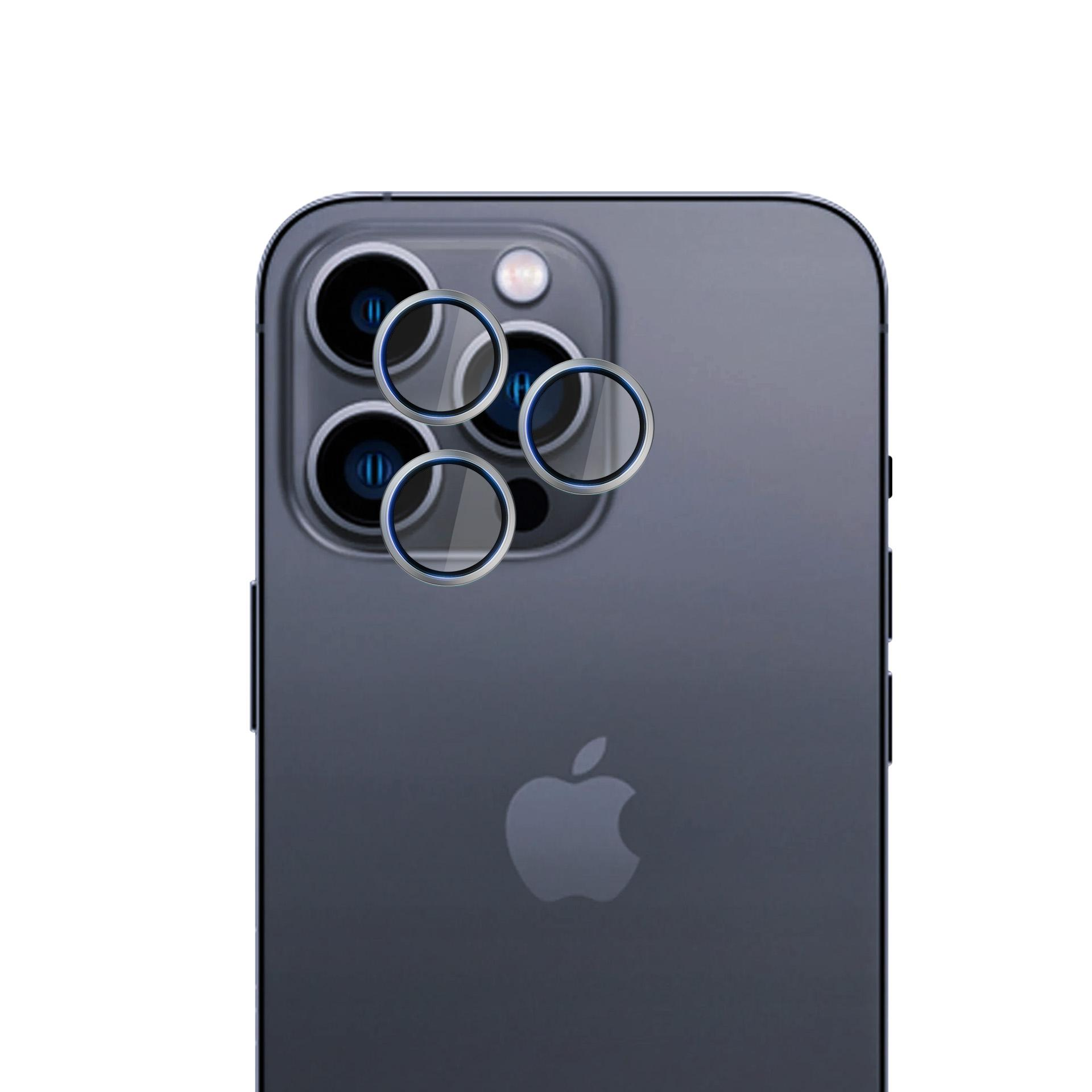 Retro di uno smartphone con lenti della fotocamera e protezioni. Il logo Apple è visibile.