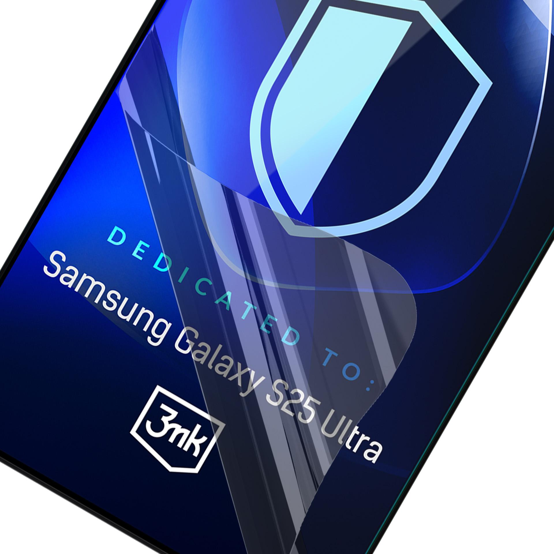 Una protezione schermo con testo 'DEDICATED TO: Samsung Galaxy S25 Ultra' e un logo. I colori blu e bianco dominano.
