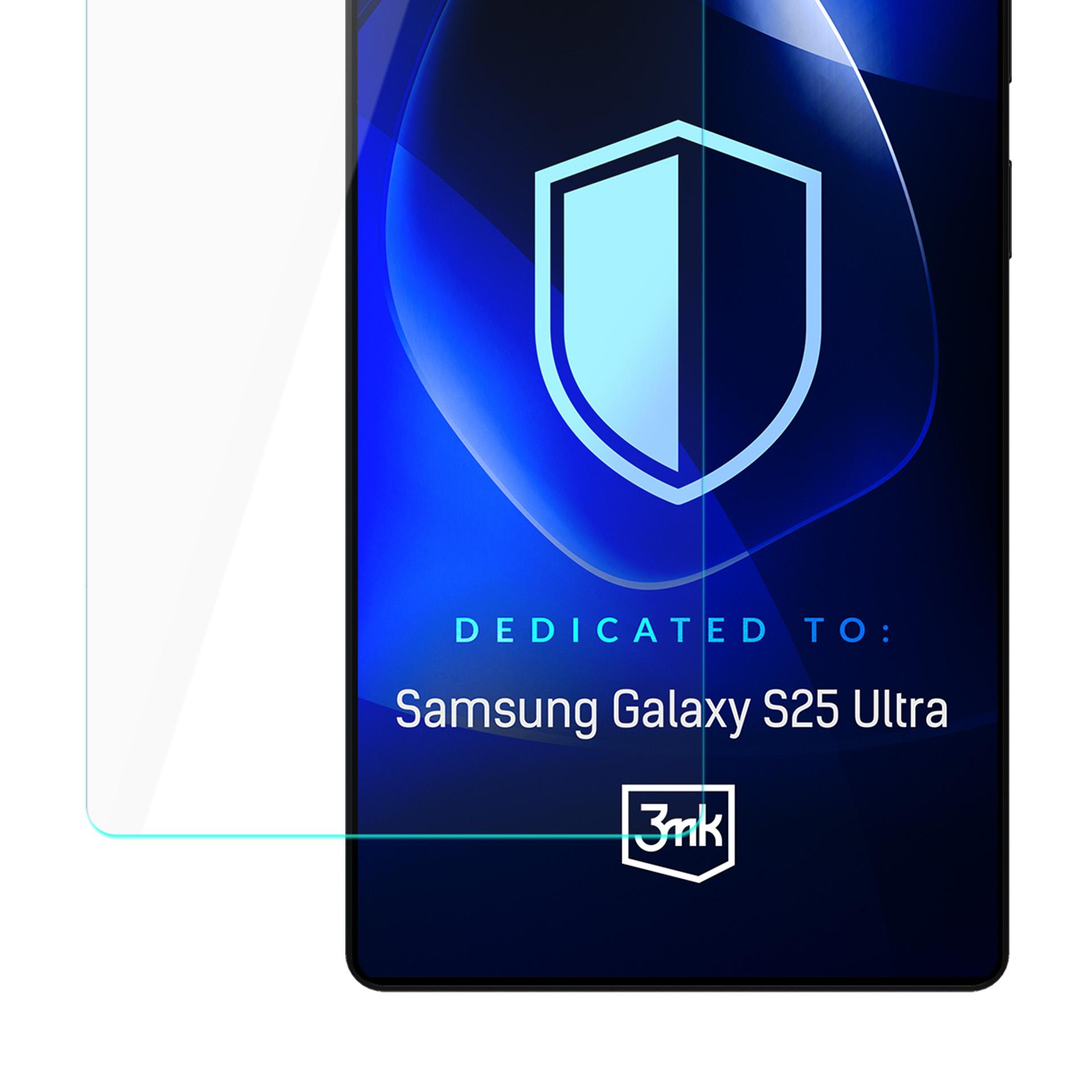 Una protezione per schermo per un Samsung Galaxy S25 Ultra. La protezione è di fronte a un gradiente blu con un logo a scudo.