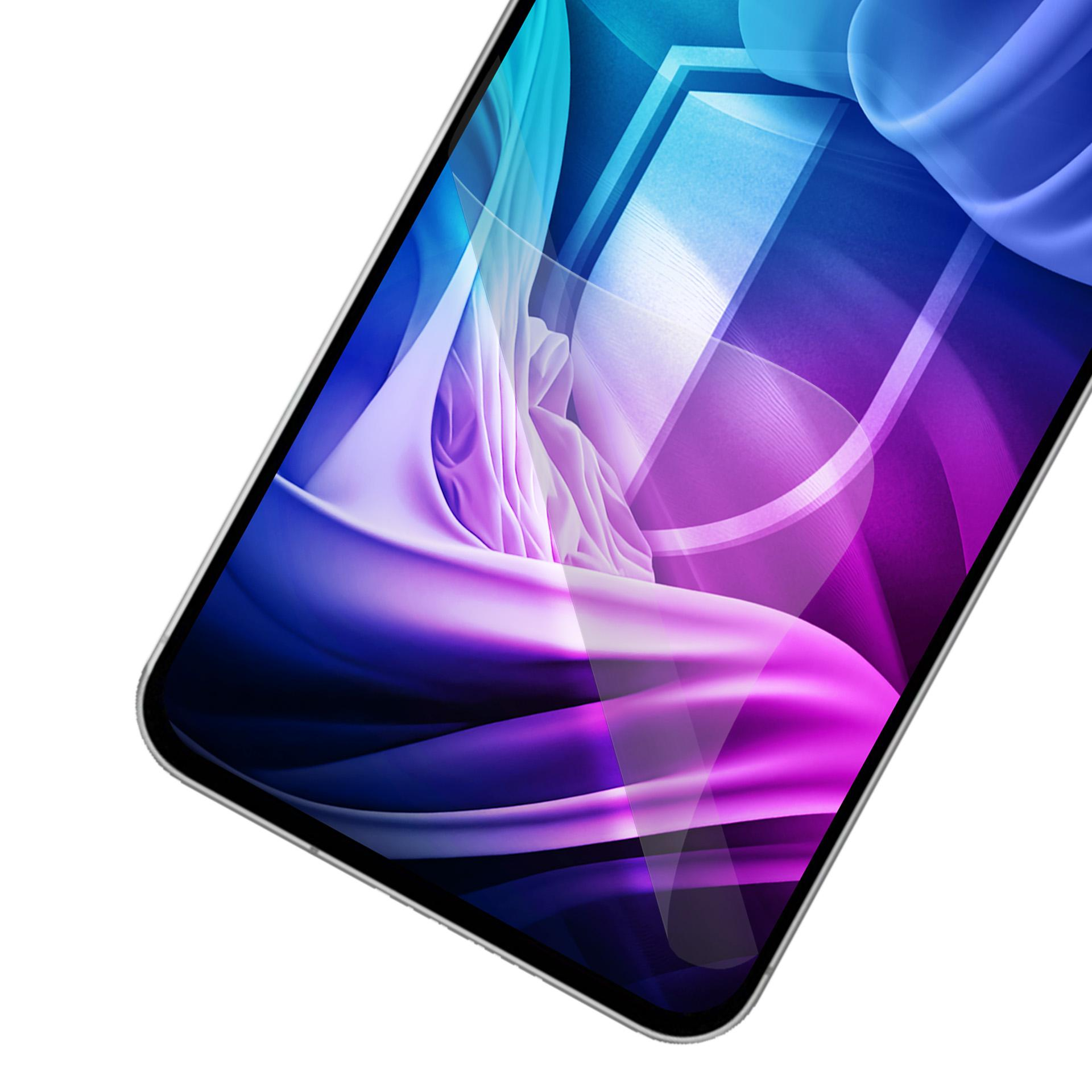 Smartphone angolato, design astratto blu, viola e bianco sullo schermo, sfondo bianco.