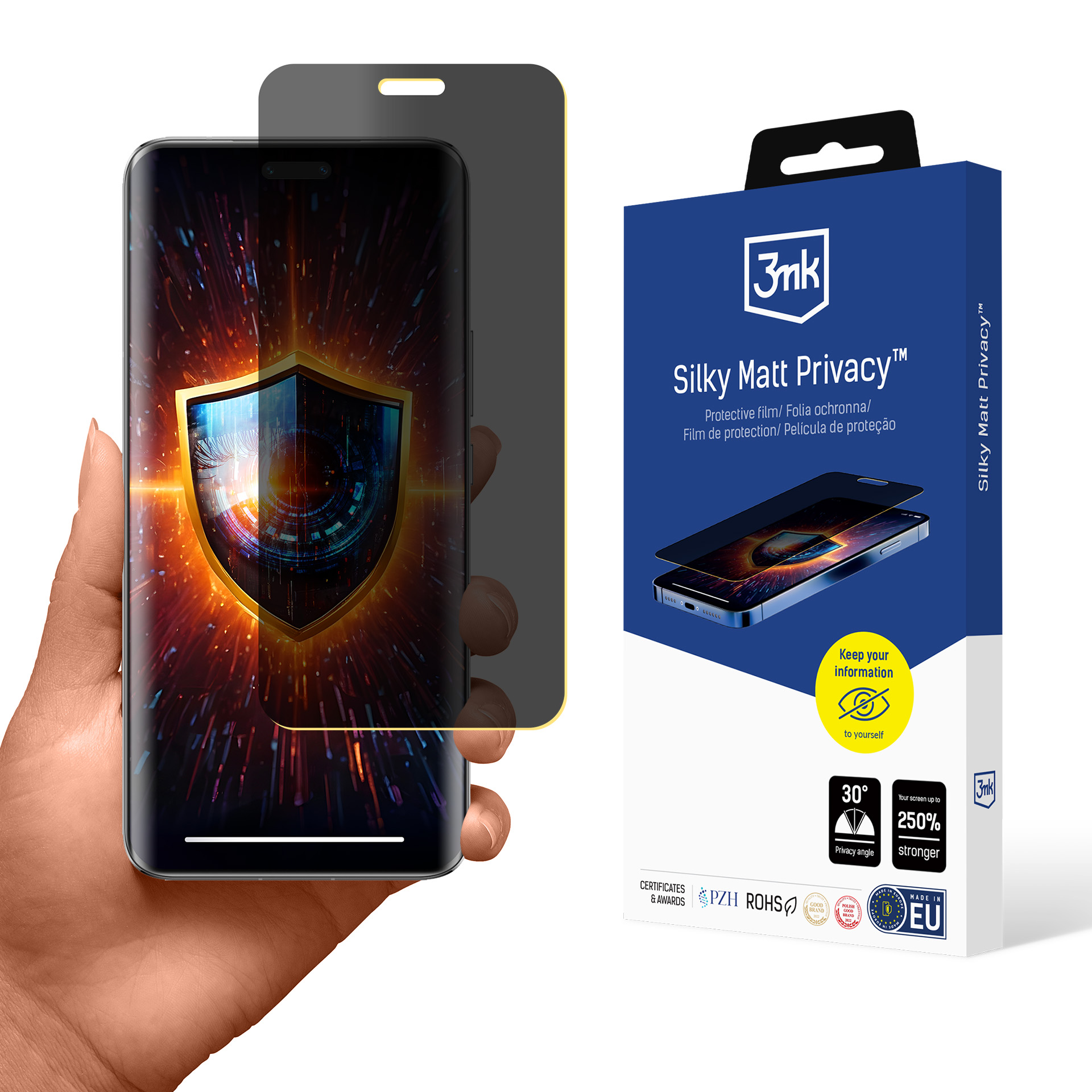 Mano che tiene un telefono con protezione schermo. Scatola del prodotto a destra. Lo schermo mostra uno scudo.