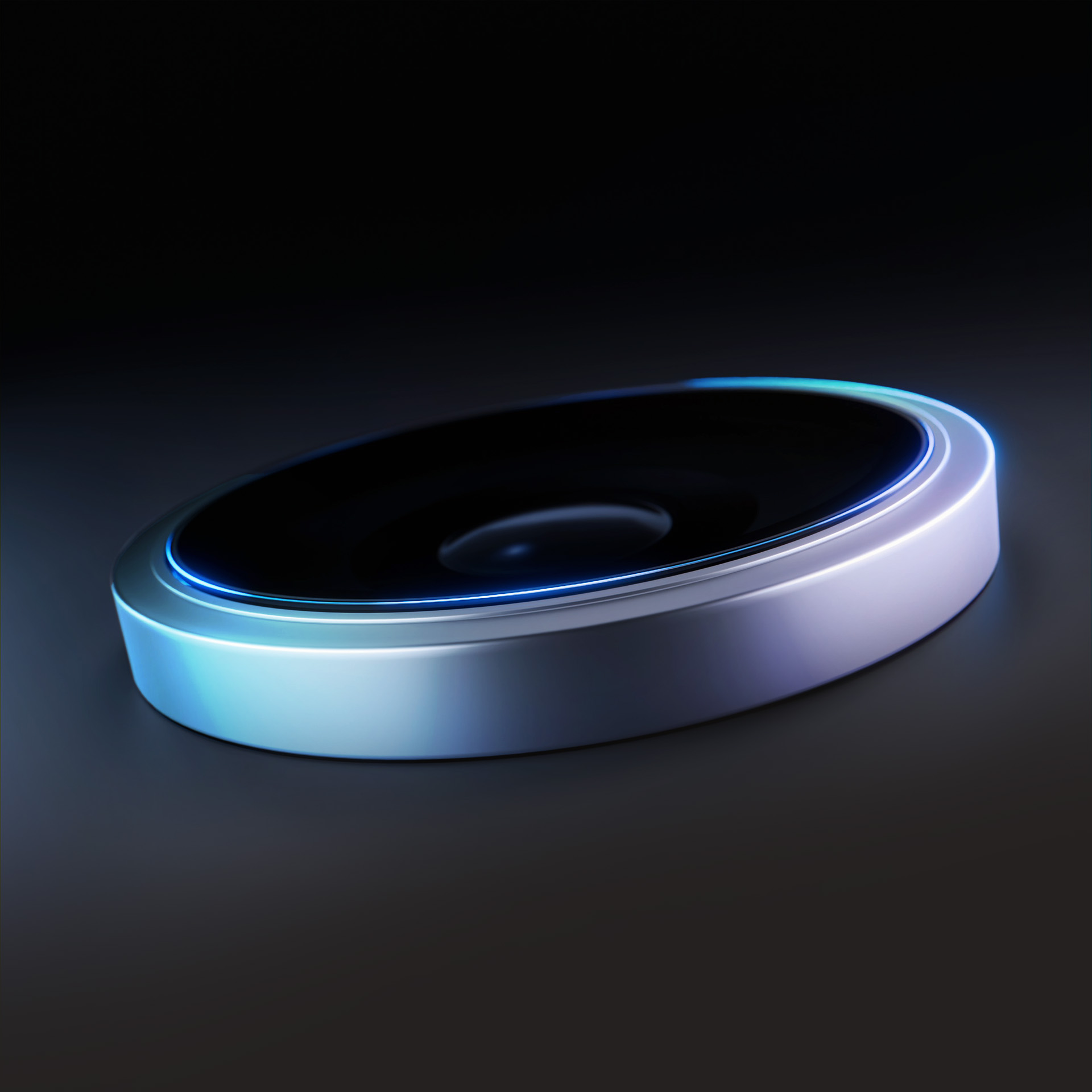 Un oggetto futuristico, metallico, a forma di capsula con un anello blu brillante. Poggia su una superficie scura.