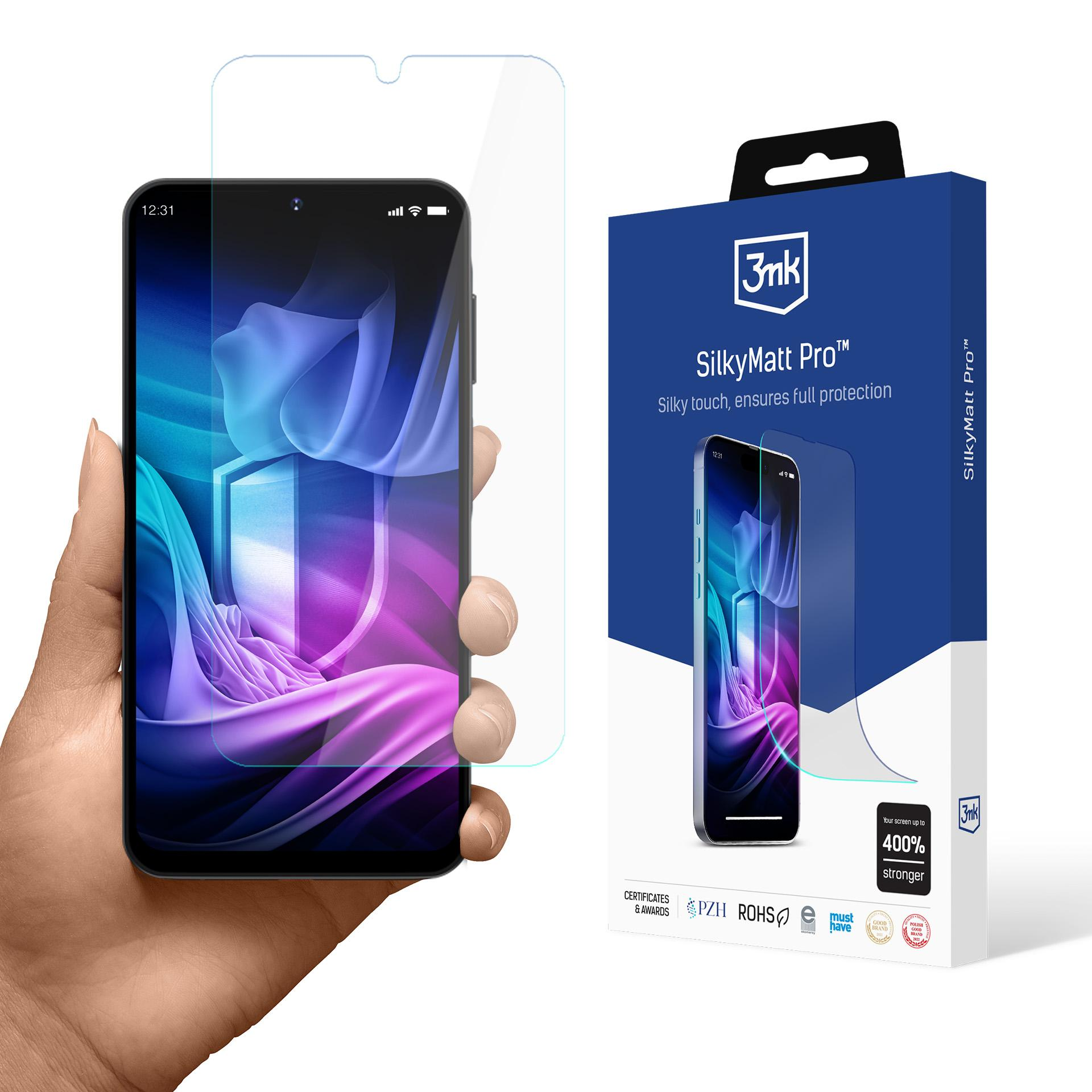 Mano che tiene un telefono con una protezione per lo schermo. Accanto, una scatola con la confezione del protettore. Il telefono mostra uno scudo.