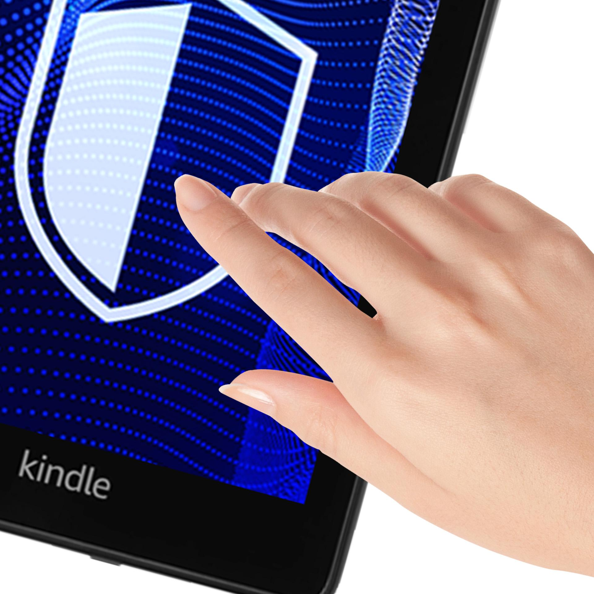 Ręka dotyka ekranu Kindle'a wyświetlającego ikonę tarczy na niebieskim tle w kropki. Kindle jest czarny.