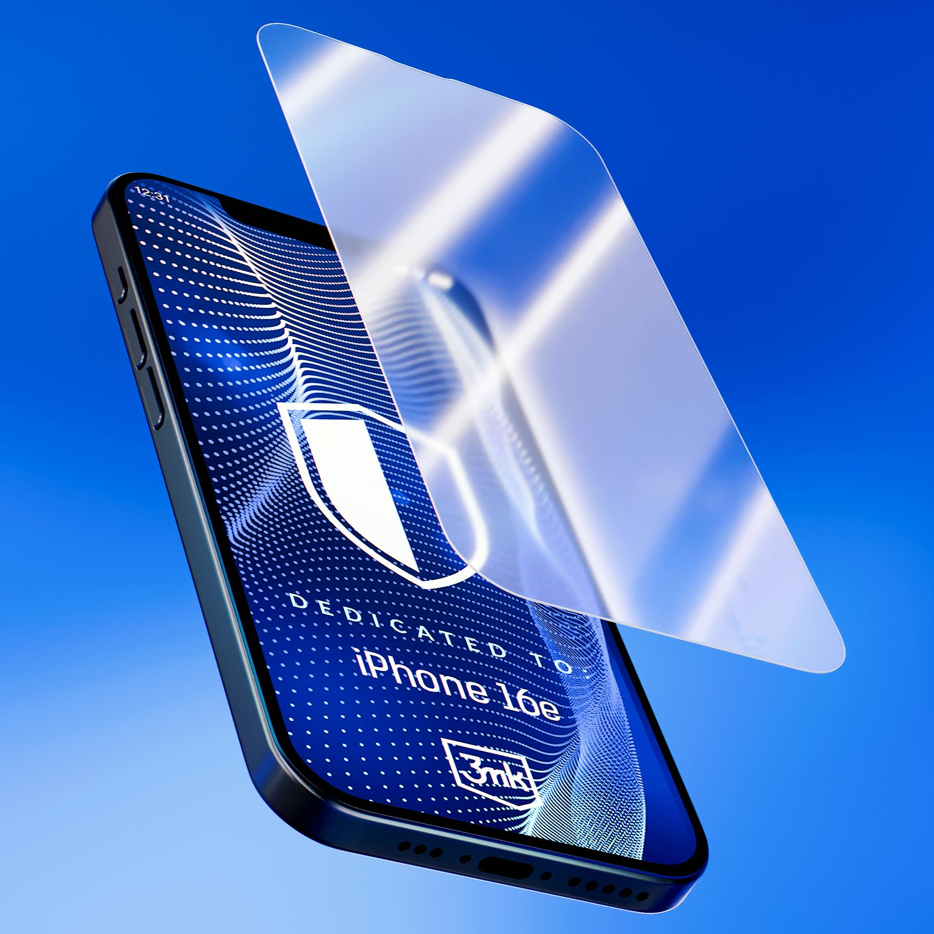 iPhone 16e, blu, con protezione schermo davanti. Lo schermo mostra un logo scudo e le parole "Dedicated to iPhone 16e".