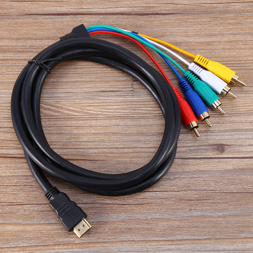 Ein schwarzes HDMI-Kabel auf einer Holzoberfläche. Es hat farbige Cinch-Anschlüsse: rot, blau, grün, weiß und gelb.