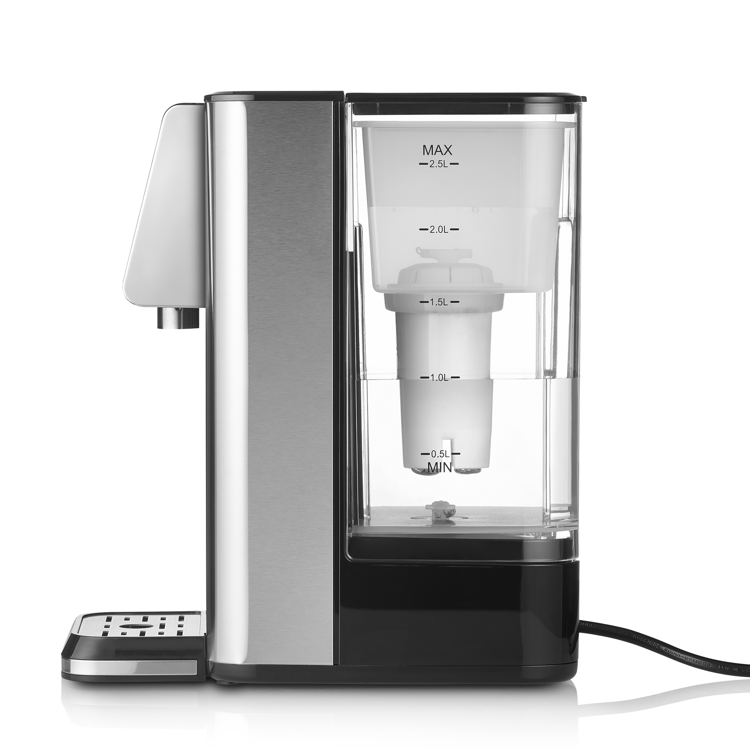 Eine silberne und schwarze Wasserfiltermaschine. Sie hat einen Wasserbehälter mit Füllstandsanzeigen und einen Ausguss.