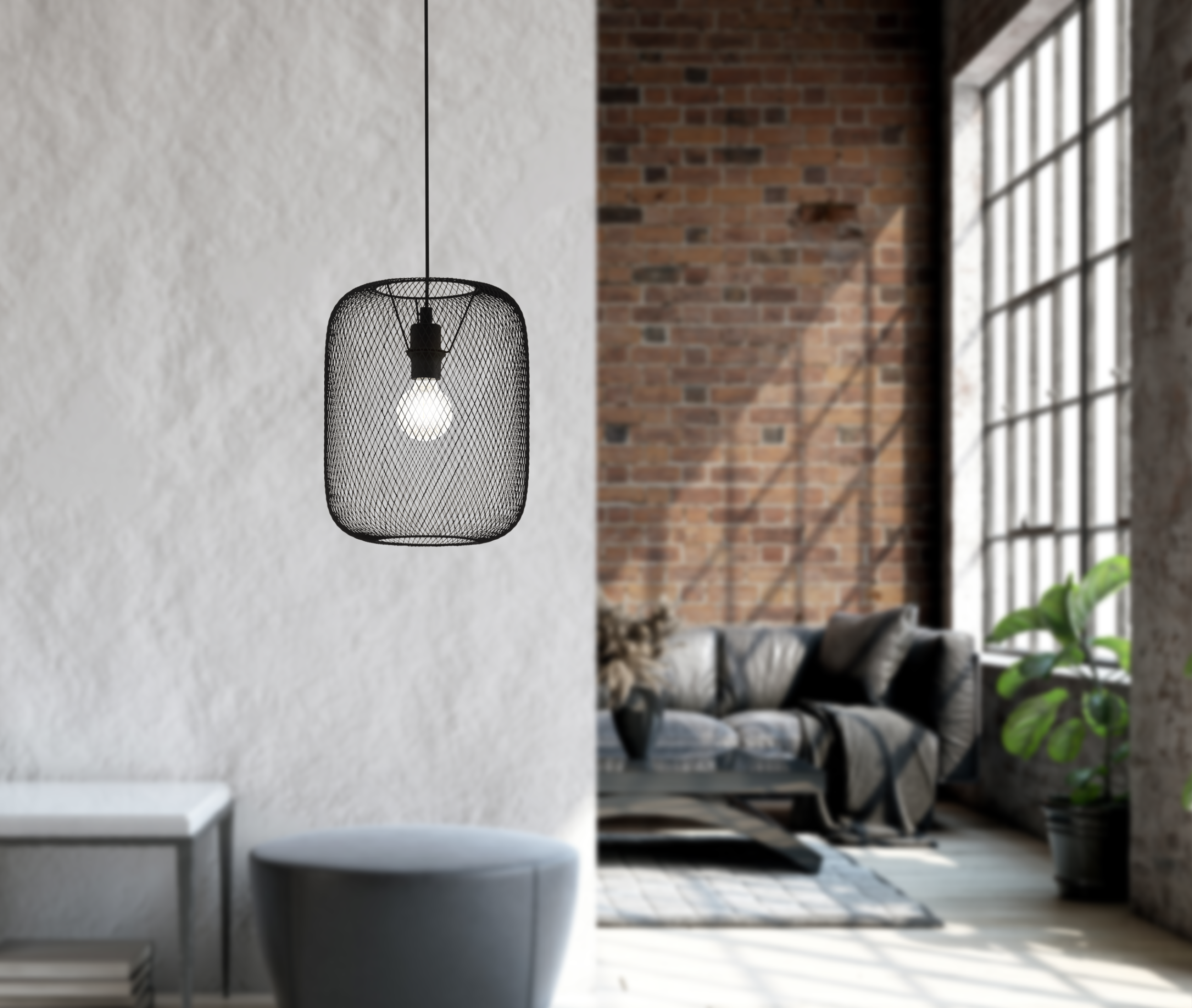 Ein modernes Wohnzimmer mit schwarzer Draht-Hängeleuchte. Leder-Sofa, Backsteinmauer und große Fenster sind im Hintergrund.