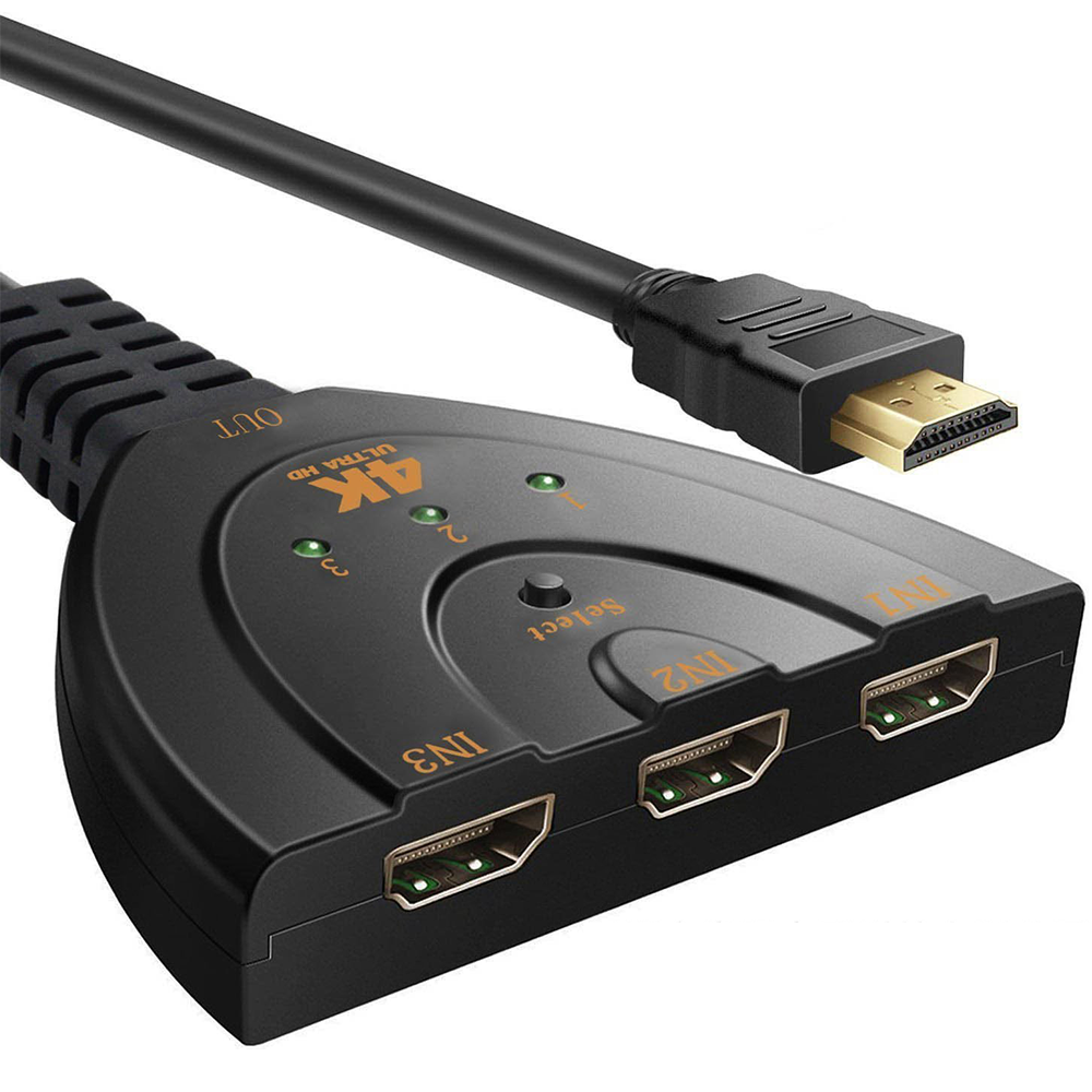 Ein schwarzer HDMI-Switch mit drei Eingängen und einem Ausgang. Das Kabel und der Stecker sind sichtbar. Es ist mit 4K Ultra HD beschriftet.