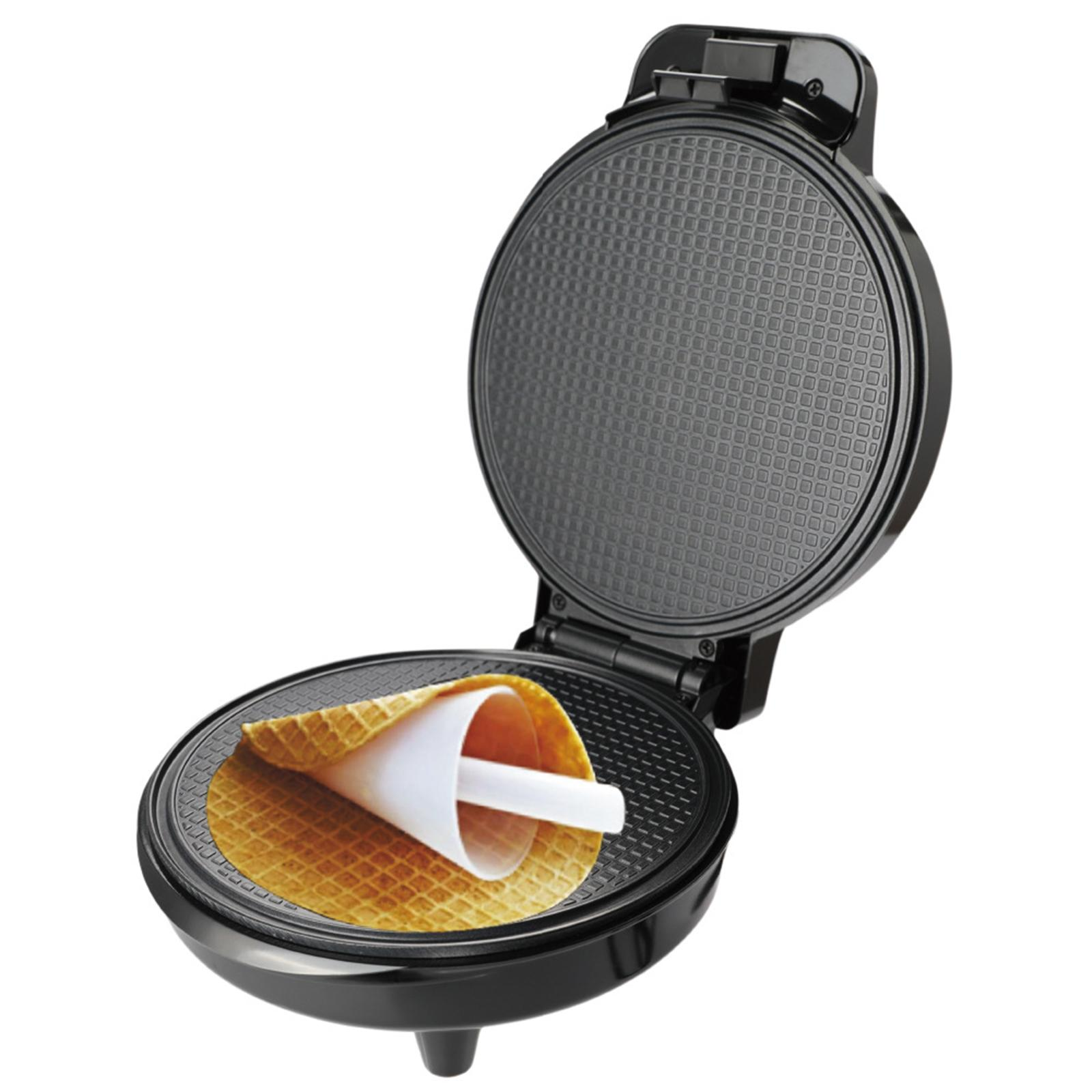 Schwarzer Waffeleisen, offen, mit Waffelhörnchen und weißem Füllwerkzeug. Der obere Teil ist offen.