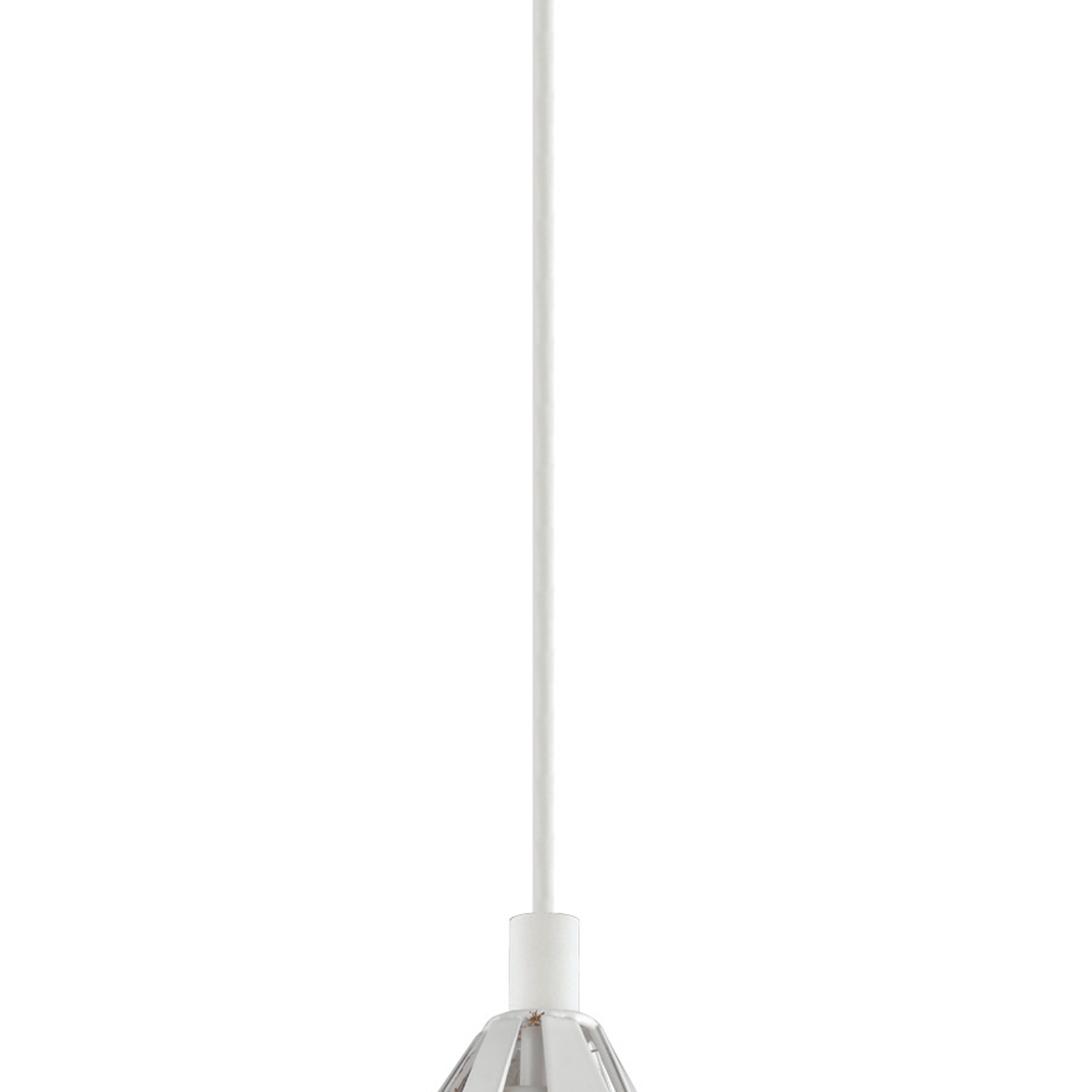 Un lampadario bianco pende su uno sfondo bianco. L'apparecchio ha un cavo bianco e un paralume trasparente e sfaccettato.
