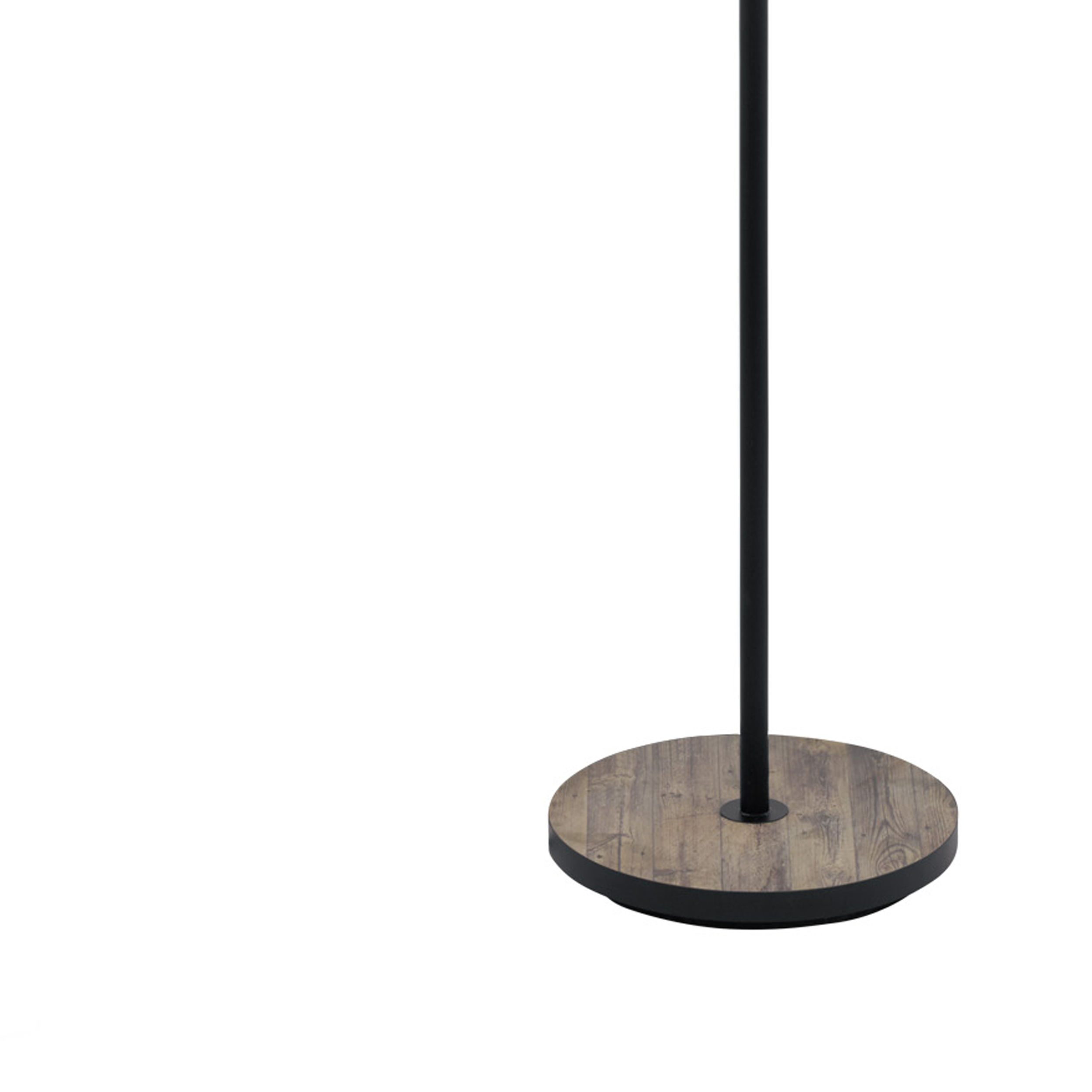 Eine Stehlampe mit schwarzem Pfosten und rundem Sockel in Holzoptik. Der Hintergrund ist weiß.