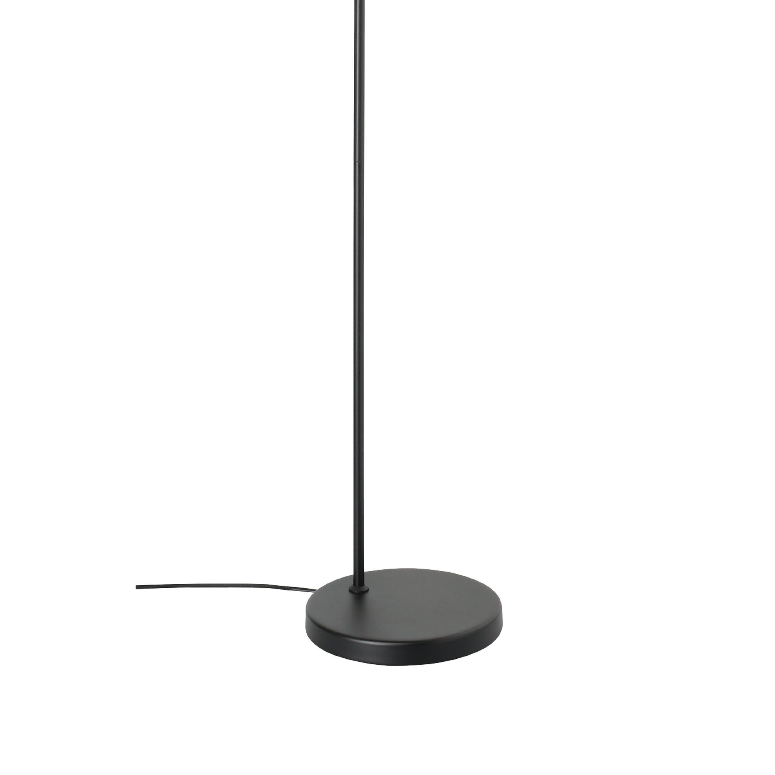 Eine schwarze Stehlampe mit rundem Sockel und geradem Pfosten. Der Hintergrund ist weiß.