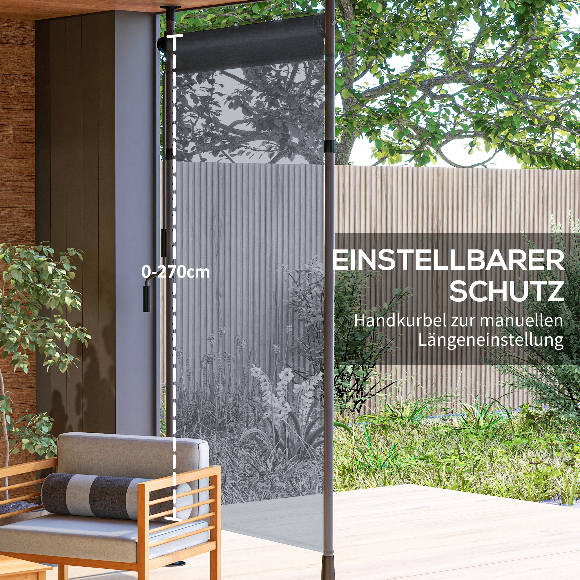 Eine graue Außenjalousie ist installiert. Die Szene zeigt ein Holzdeck und einen Garten.